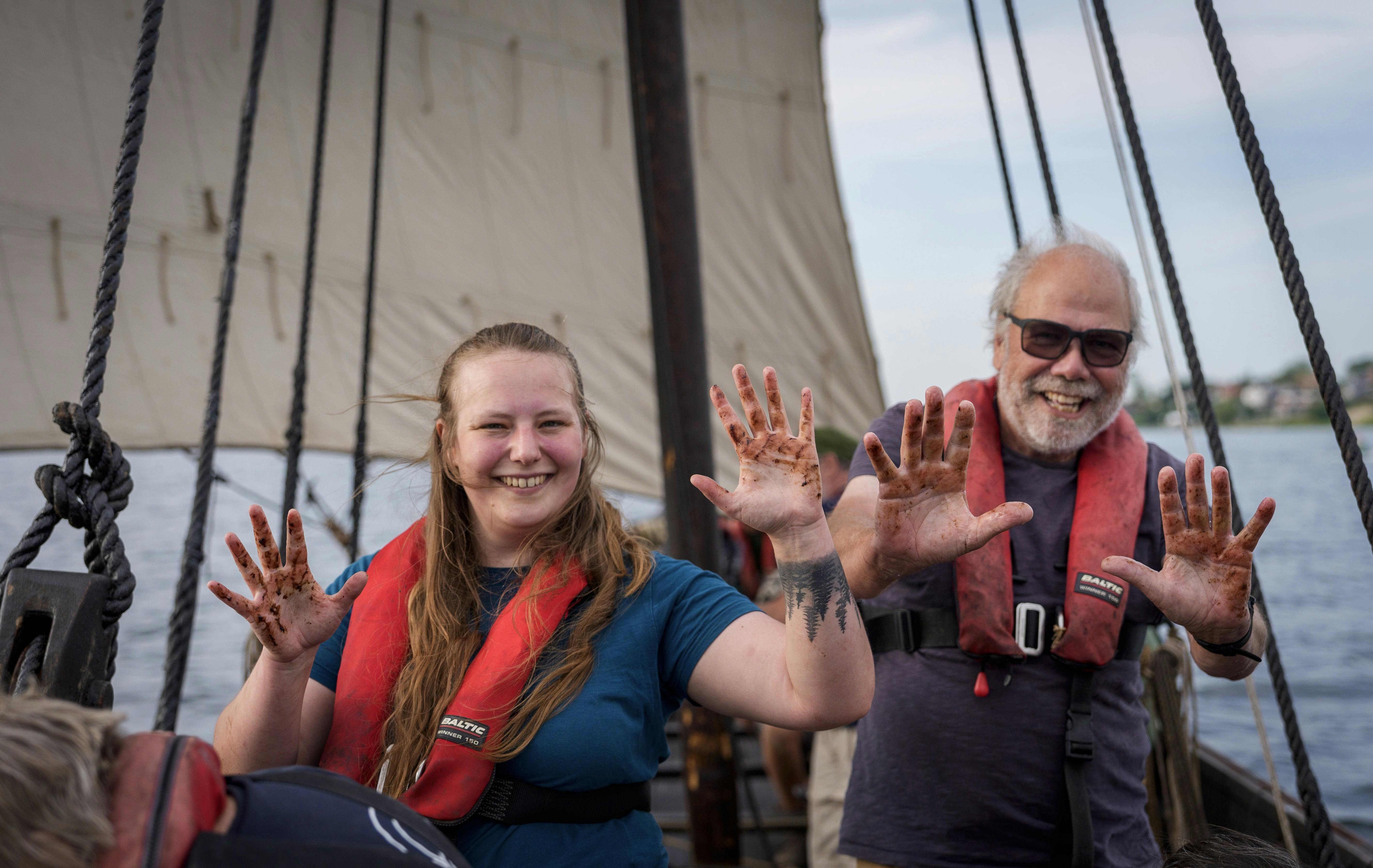 Bådelauget, som sejler og vedligeholder vikingeskibet Helge Ask, har brug for at få nye kræfter ombord, og 23-årige Anne Cathrine Funding kommer som kaldet. 