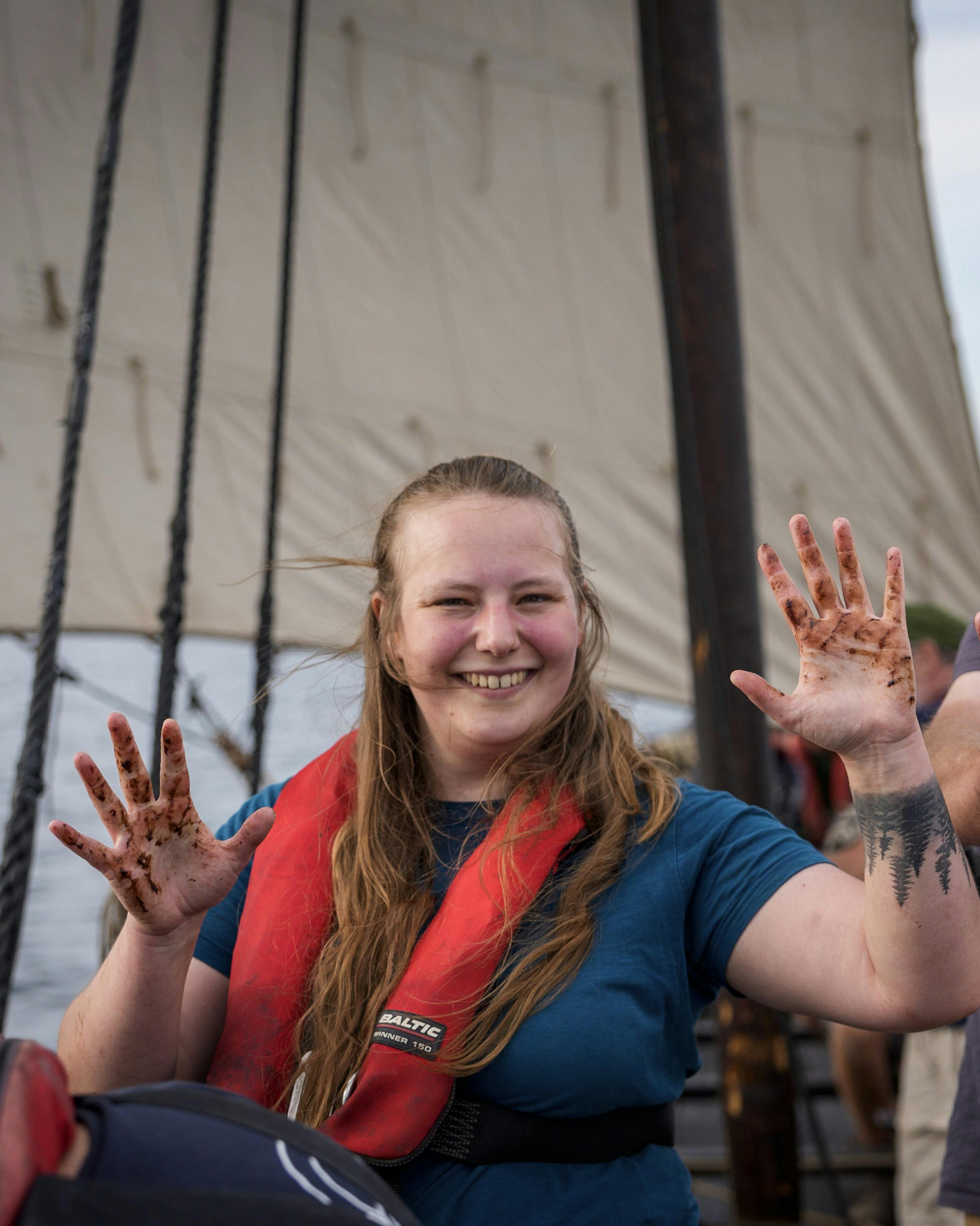 Bådelauget, som sejler og vedligeholder vikingeskibet Helge Ask, har brug for at få nye kræfter ombord, og 23-årige Anne Cathrine Funding kommer som kaldet.