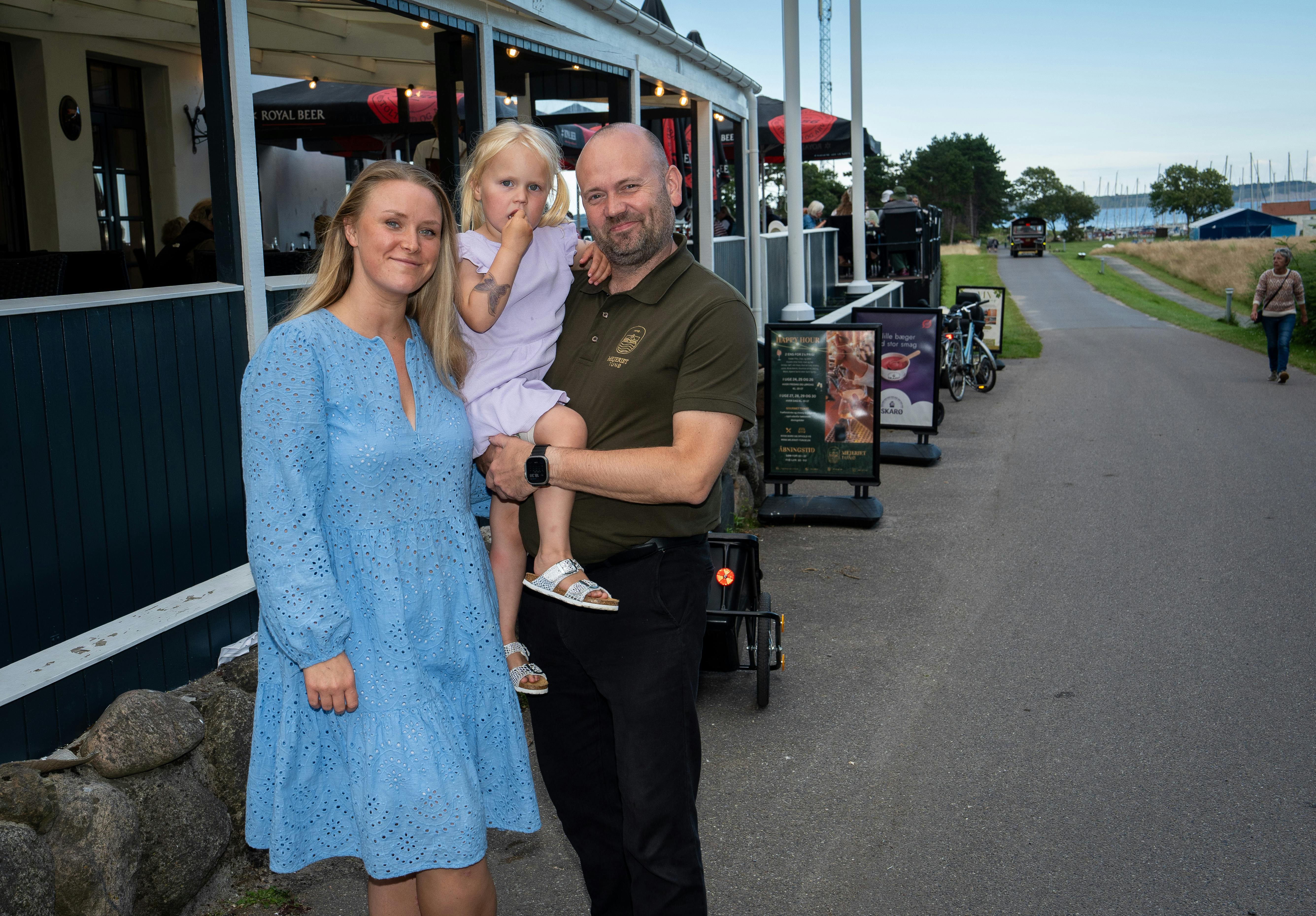 Tim Grønbech og Victoria Lindhardt har kendt hinanden fra barnsben og flyttede til Tunø i 2018 for at drive badehotel. 