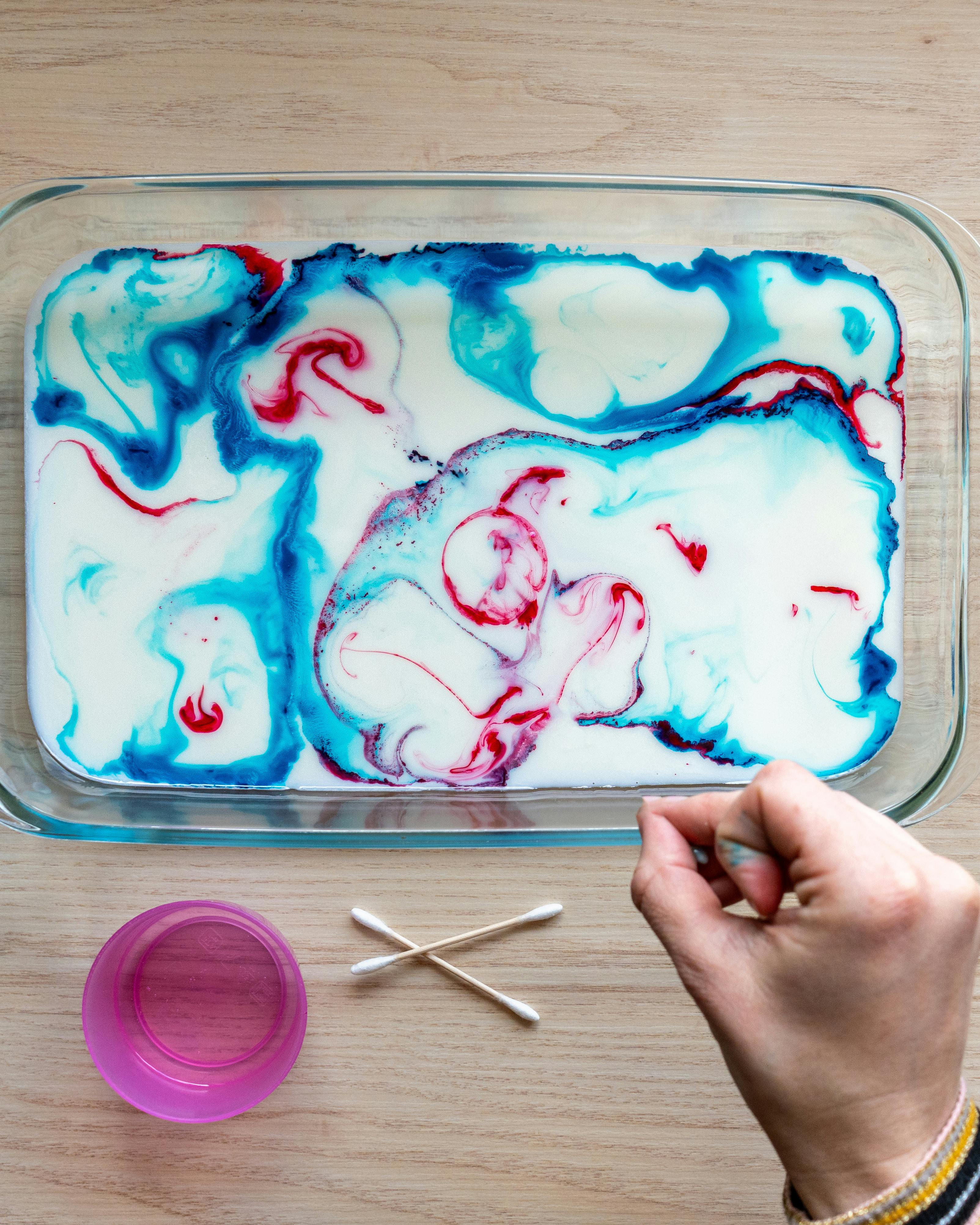 Mælkeeksperiment fra bogen Legestunder