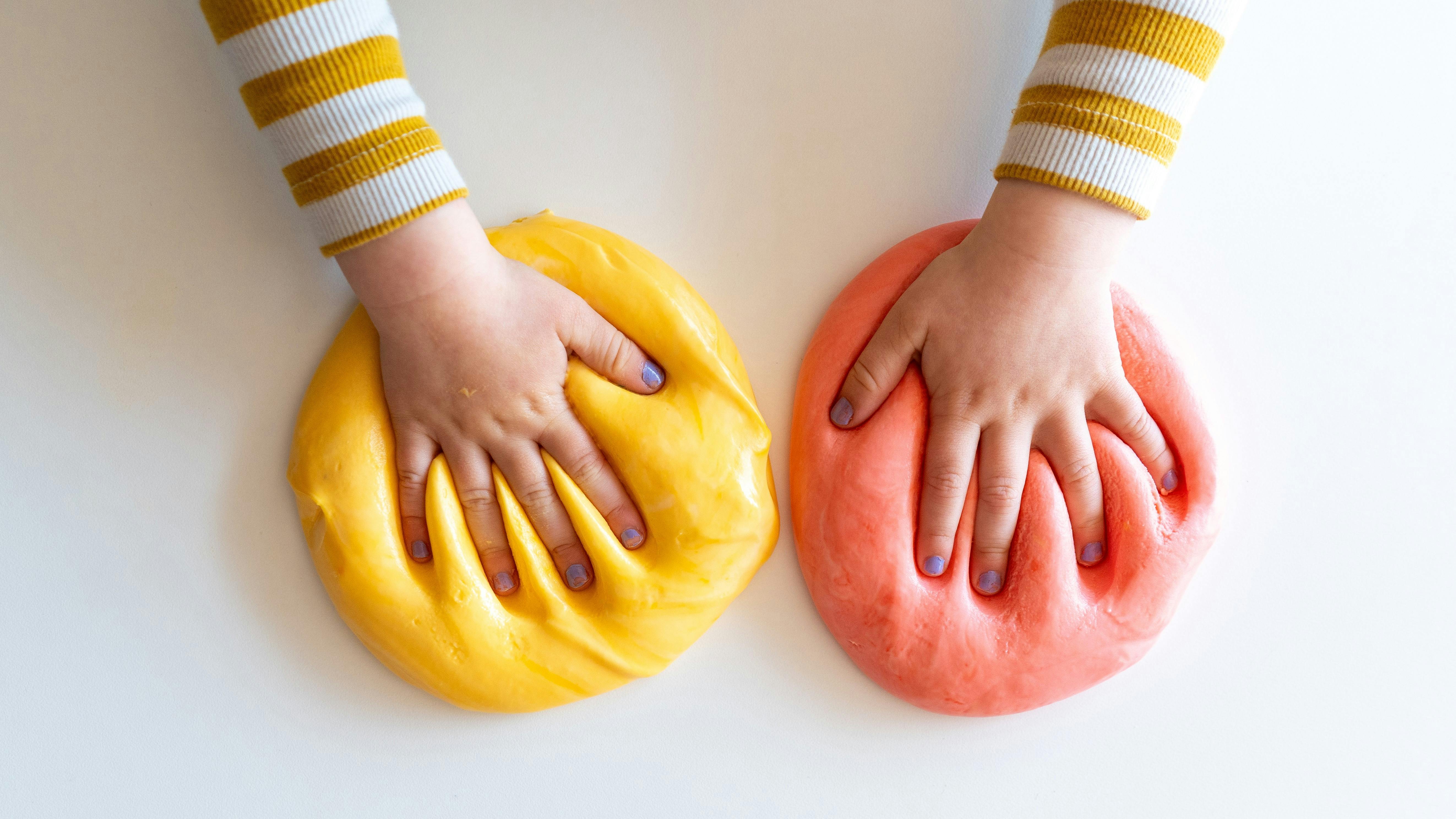 Yoghurtslim - en leg til små børn