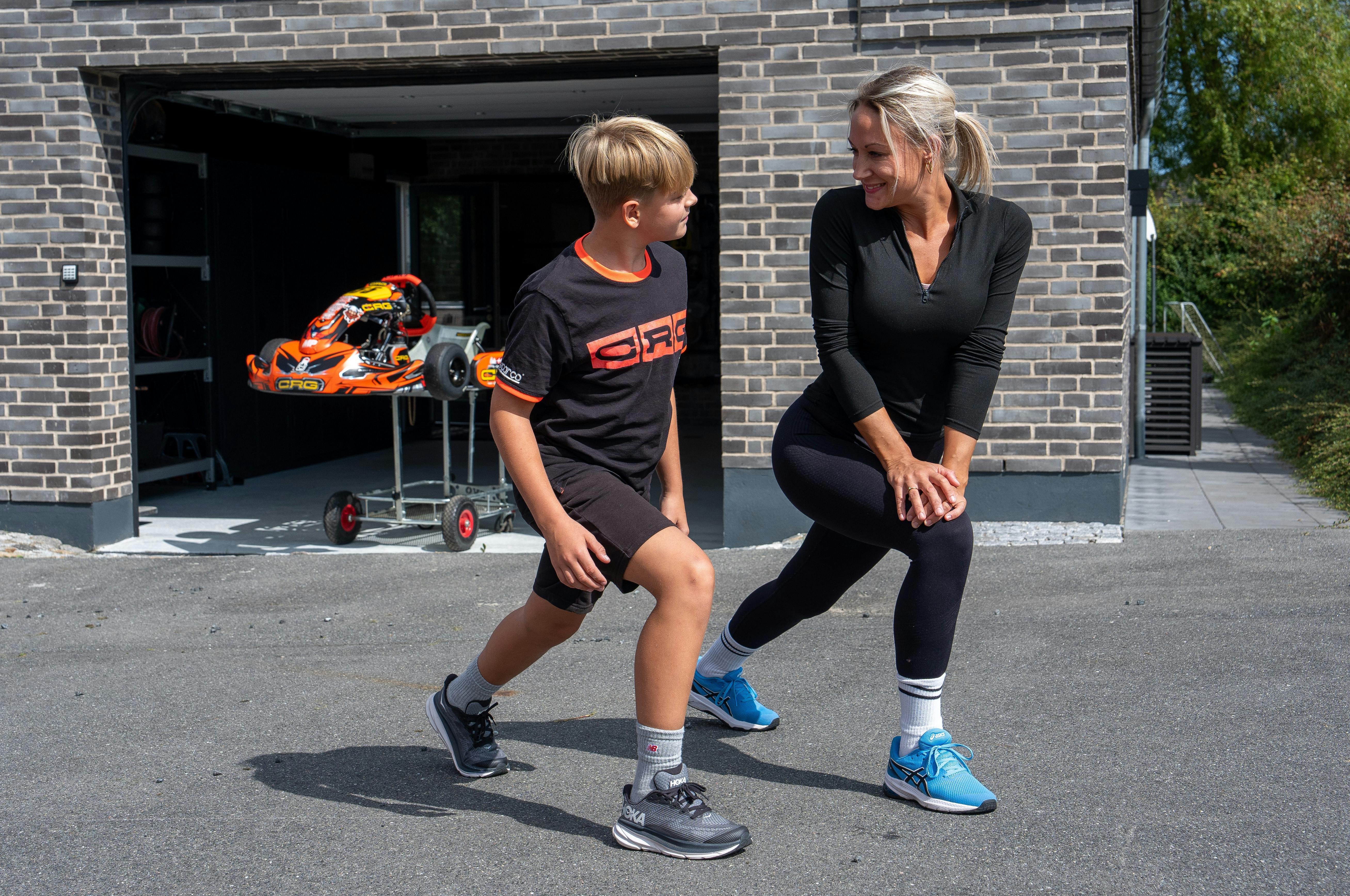 Mor og søn hygger sig med at løbetræne sammen, men der går sjældent lang tid, før Matteis Stigsen er stukket af fra mor Annica.