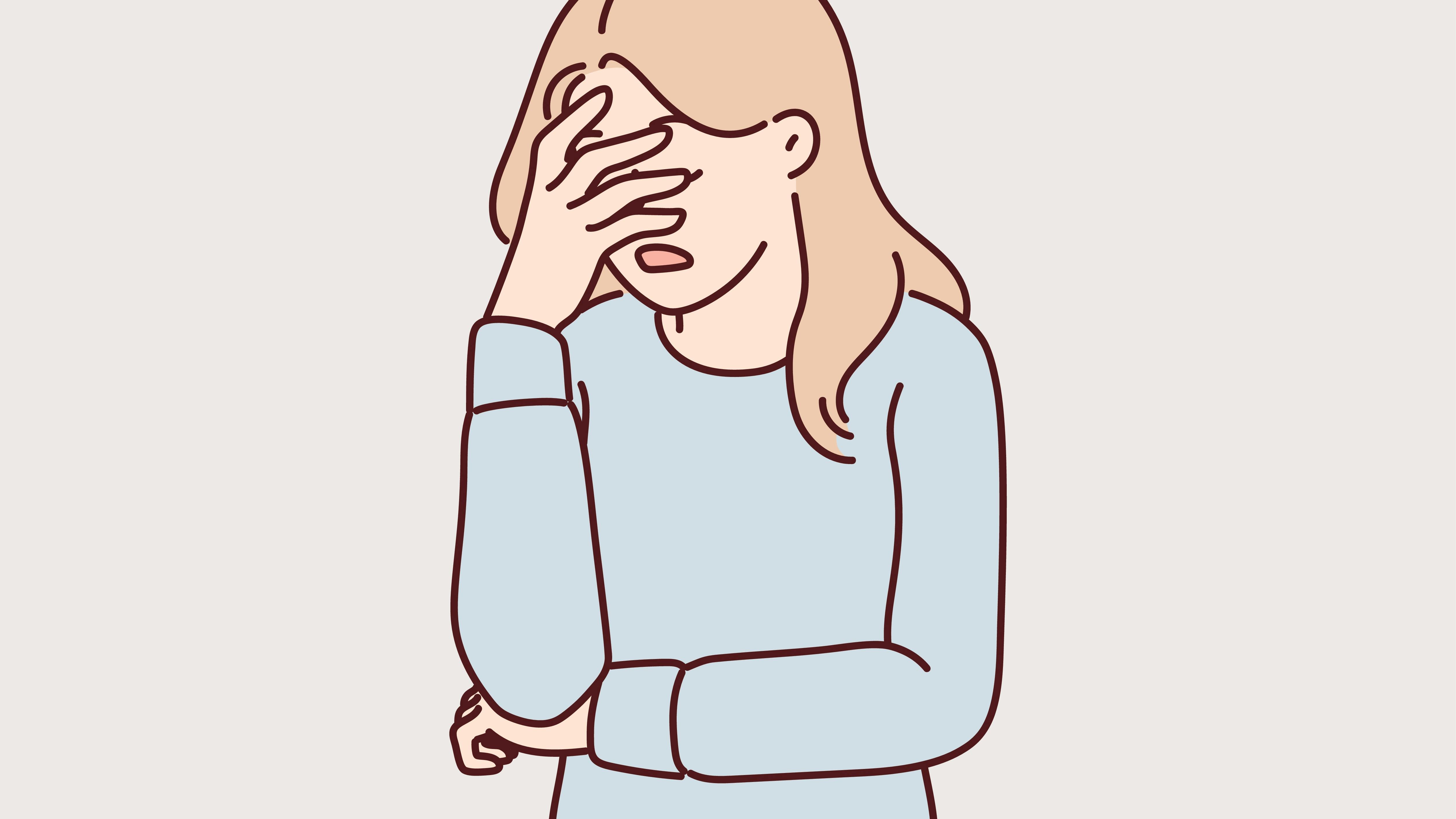 skuffet kvinde tager sig til hovedet