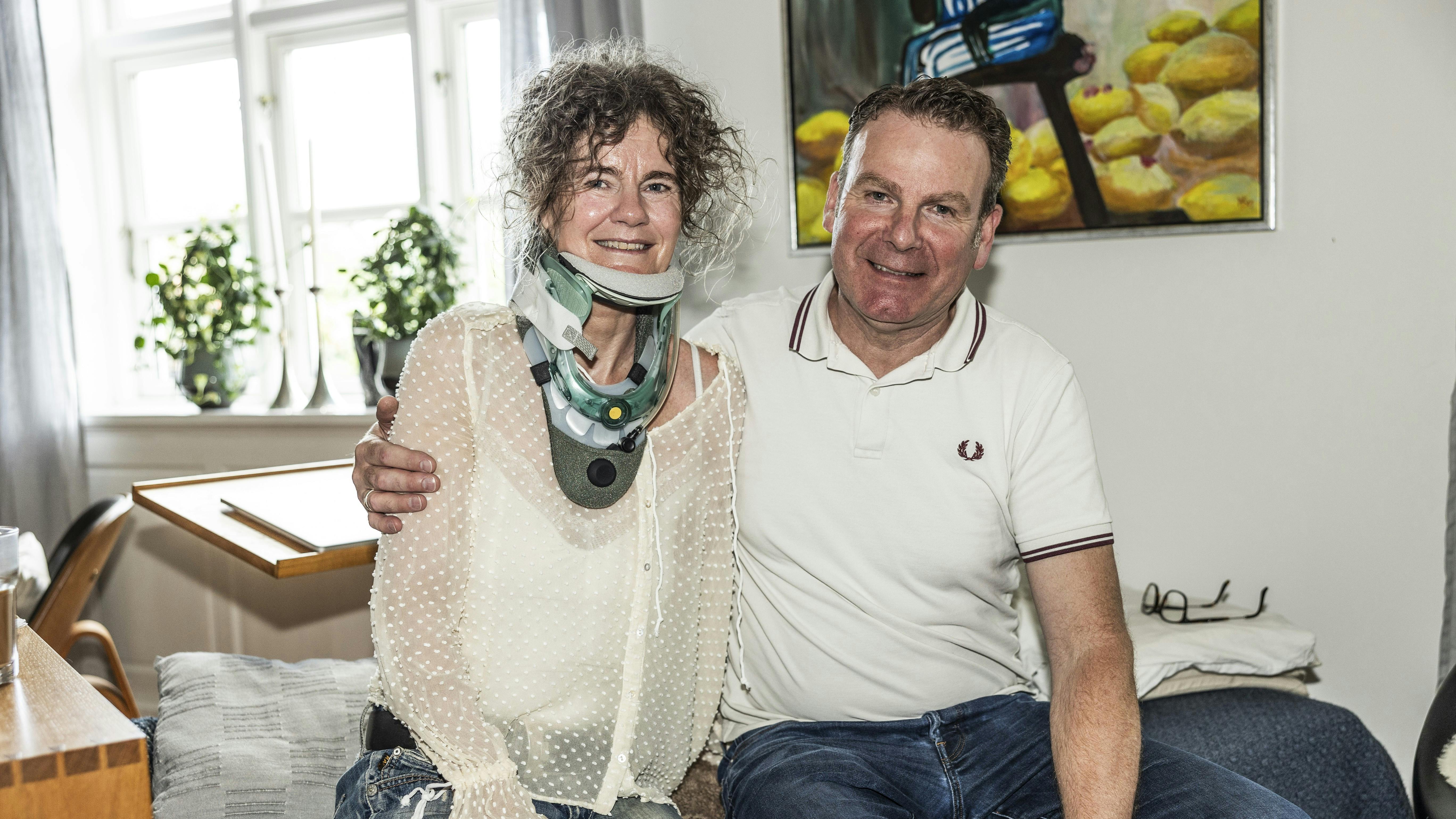 Jane og Leif der sidder sammen.