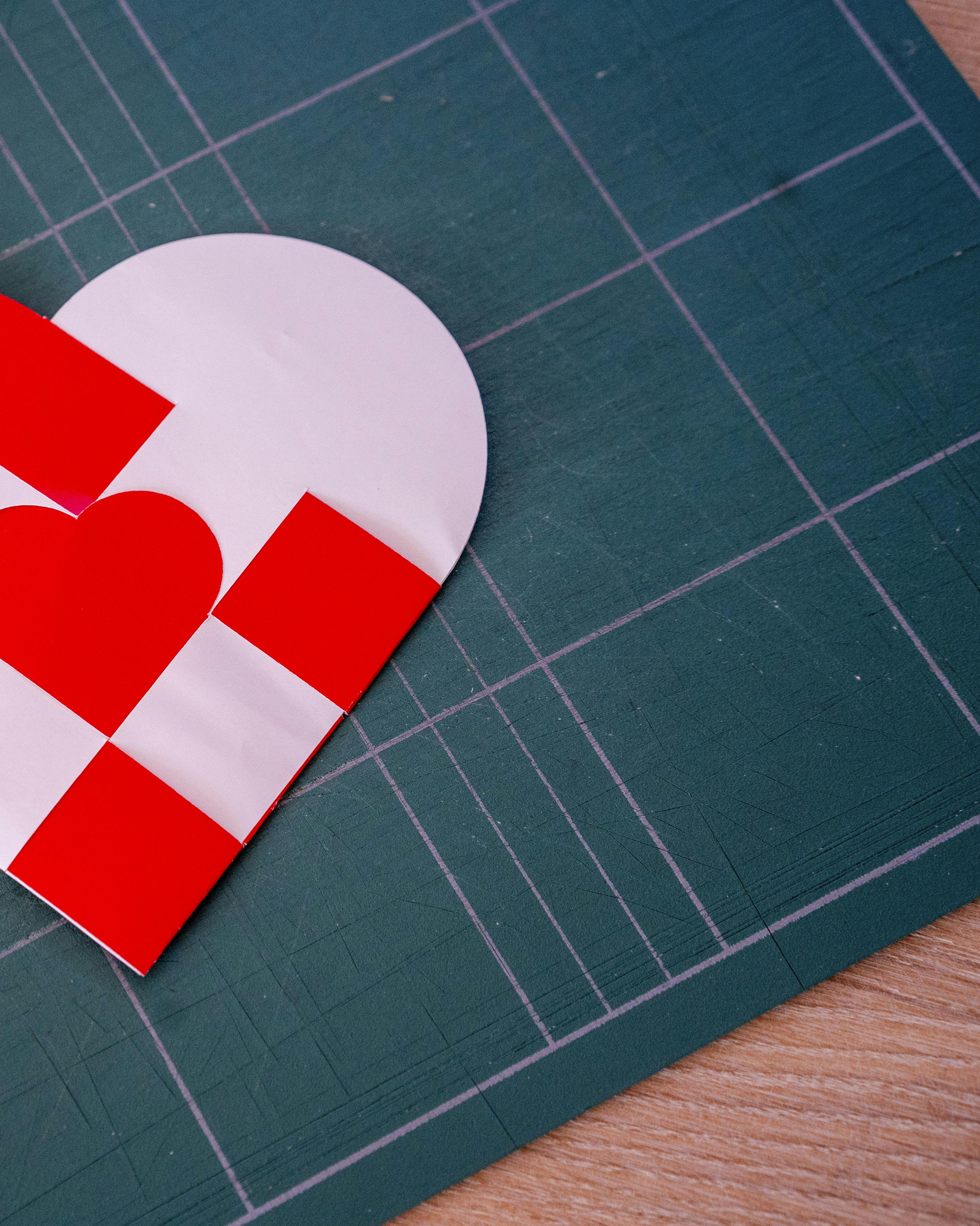 Julehjerteekspert Jes Knudsen har flettet på den gode side af 1000 forskellige slags julehjerter, men dette søde og enkle julehjerte er blandt hans favoritter.