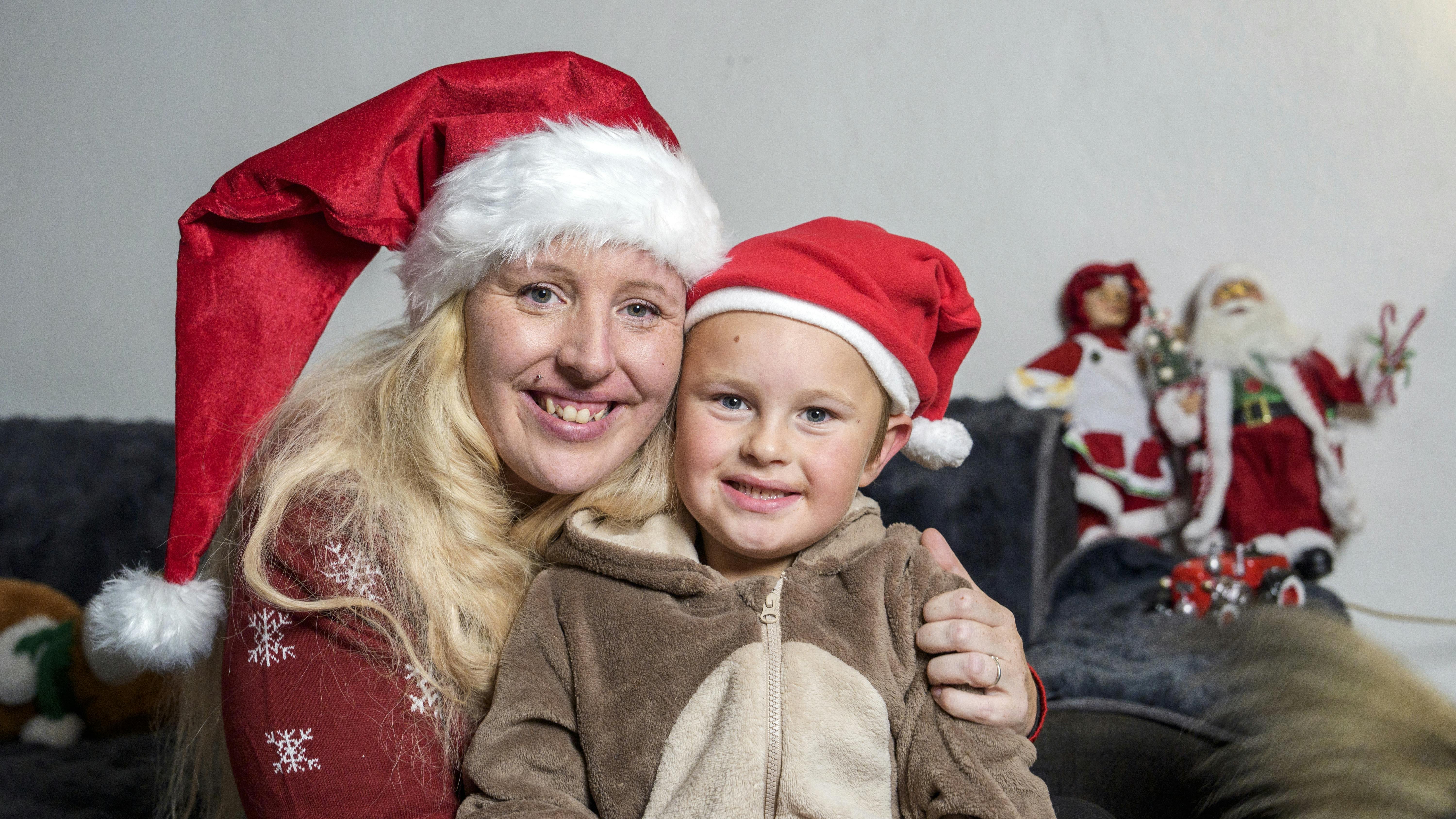 Sabine Gravesen Jakobsen med sønnen Storm, som hun fødte 24. december 2018, og som i enhver forstand er blevet hendes livs lys.