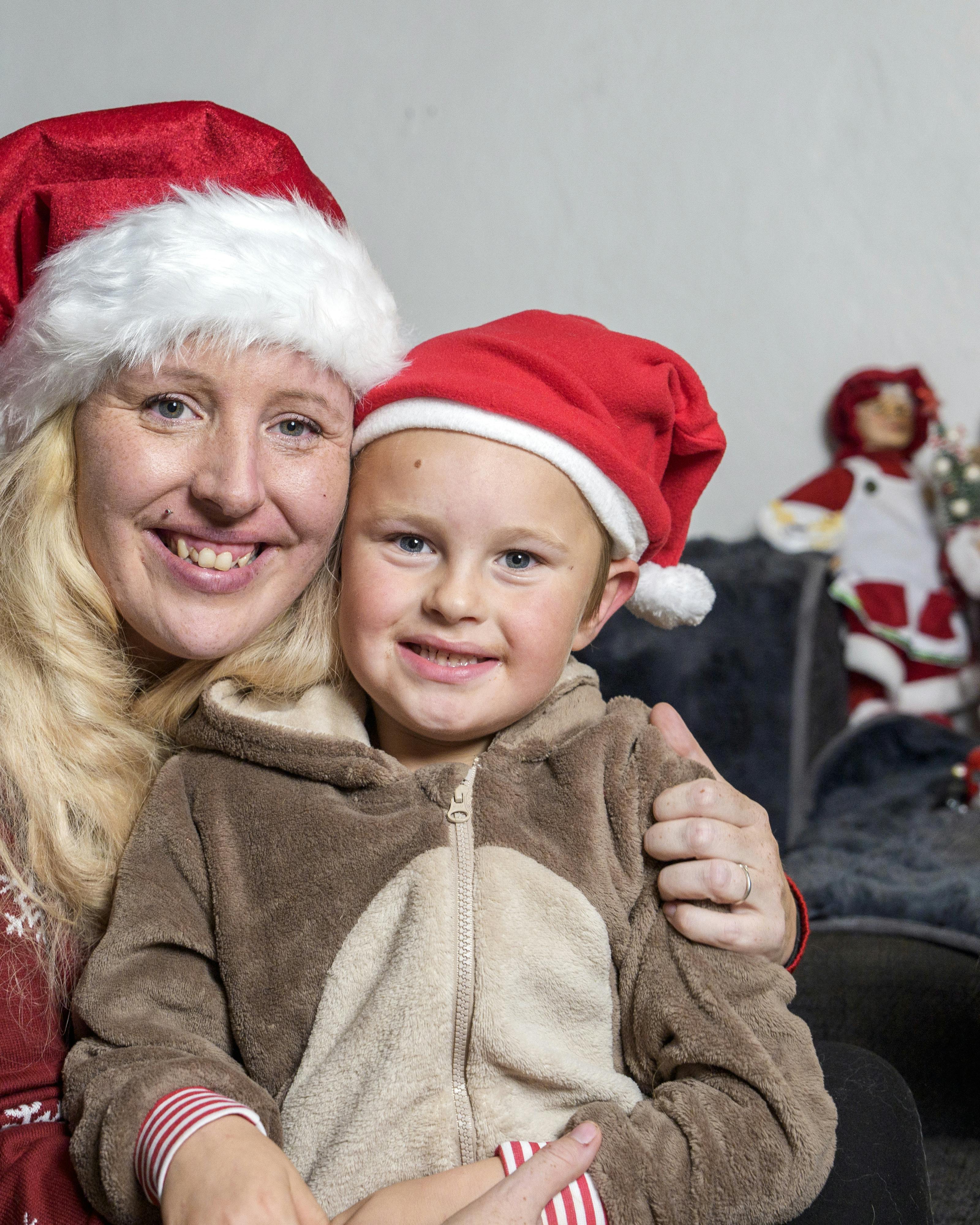 Sabine Gravesen Jakobsen med sønnen Storm, som hun fødte 24. december 2018, og som i enhver forstand er blevet hendes livs lys.