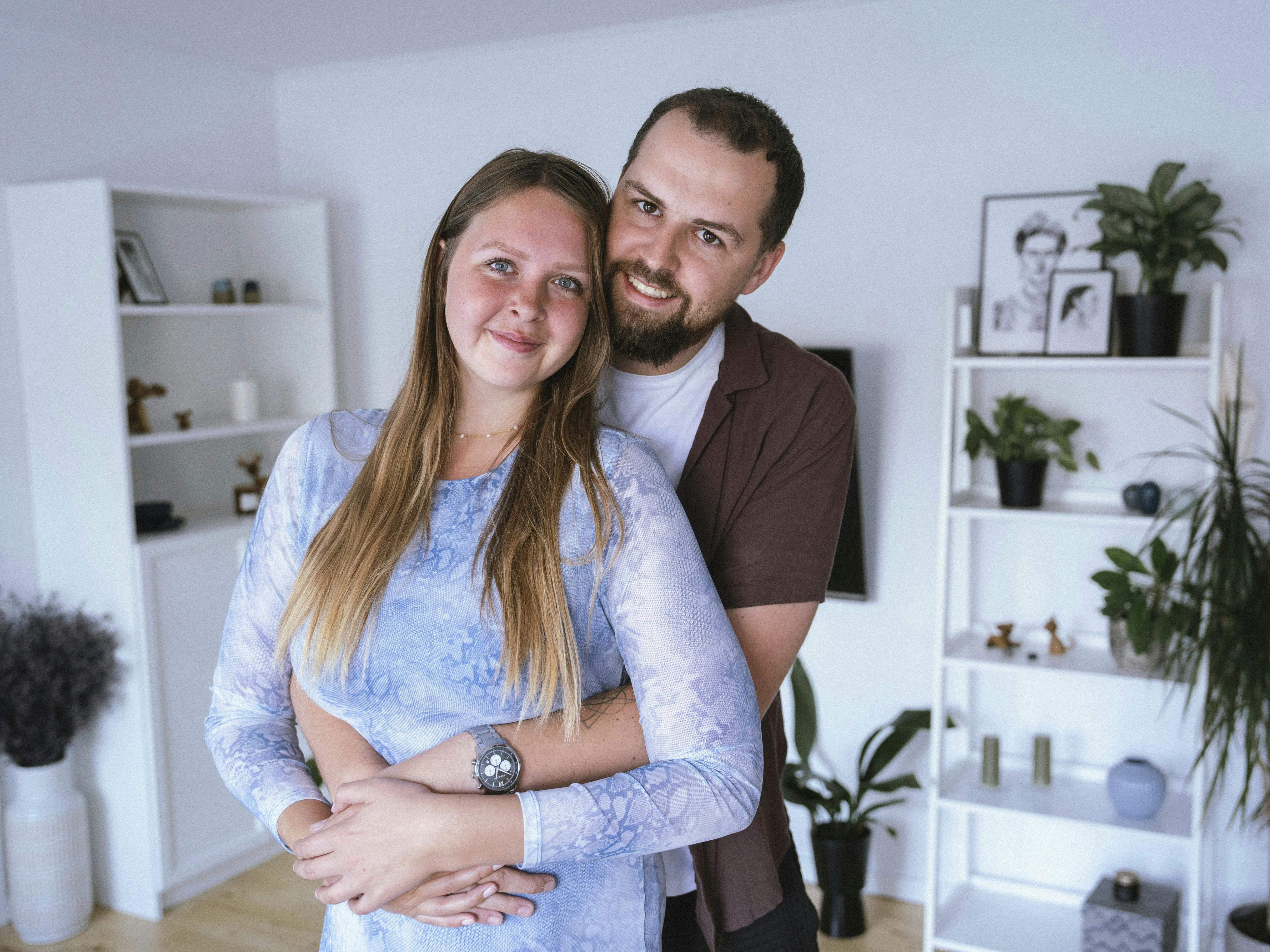 Adresse: Fynsgade 4, 6700 Esbjerg Interview med Nicoline Eriksen, som er kronisk syg og bruger krea som sit frirum (tegner illustrationer og laver smykker). Det er min anden opgave, da jeg lige er startet i praktik, så det vil være rart, hvis der er en fotograf ledig, som kan køre mig hele vejen frem og tilbage 😊 Jeg kan kontaktes på 50761698. Bedste hilsner Urd