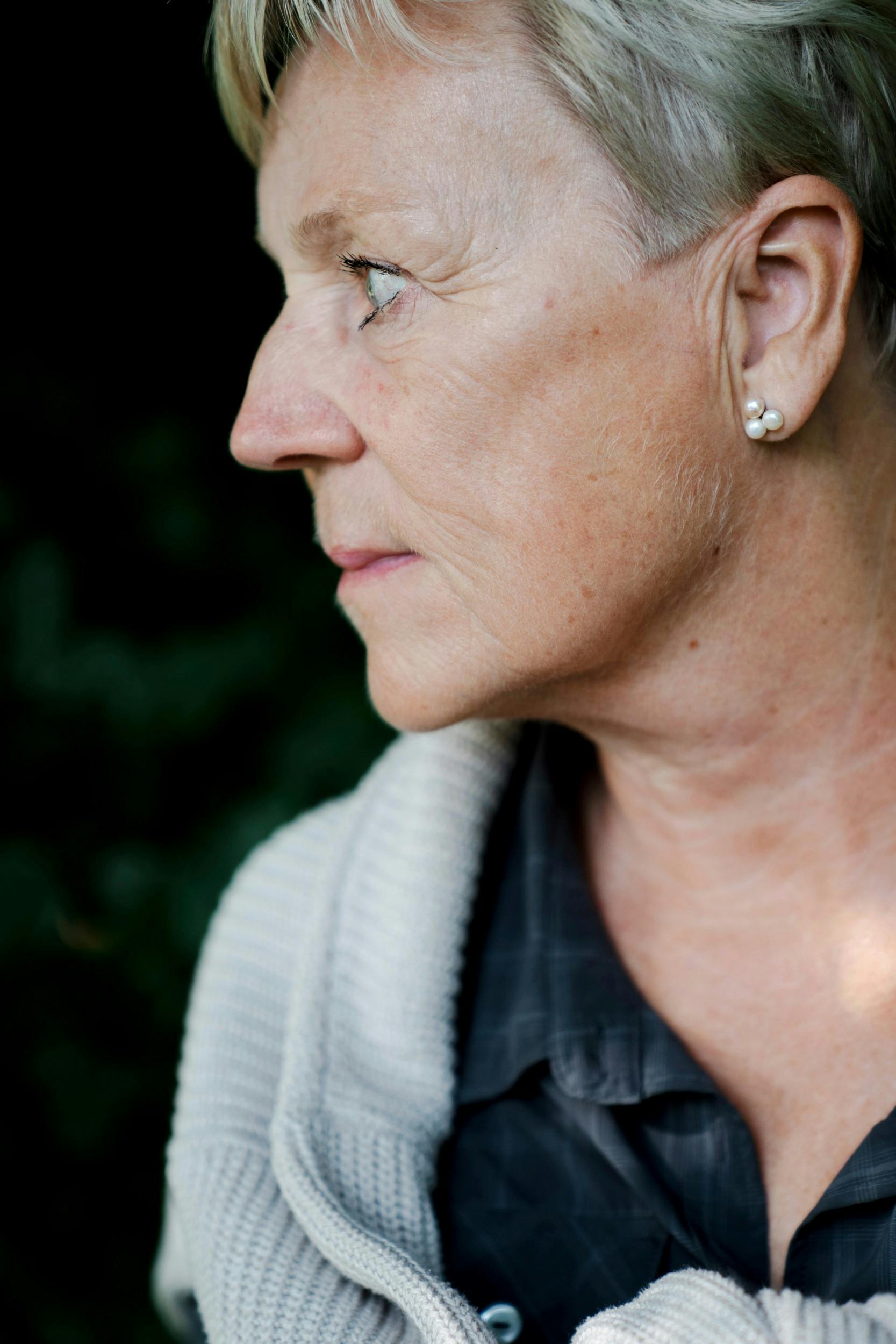 – Jeg ville gerne være en god datter for mine forældre, som havde været så gode forældre for mig, men i stedet blev jeg en rædselsfuld datter, der hele tiden skældte min mor ud, husker Dorthe om tiden umiddelbart efter diagnosen.