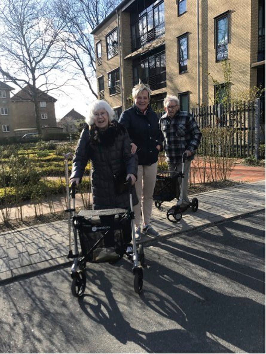 Selv om Dorthe i sit professionelle virke havde lavet programmer om demens, tog det tid, før det stod klart for hende, at hendes mor var ramt.