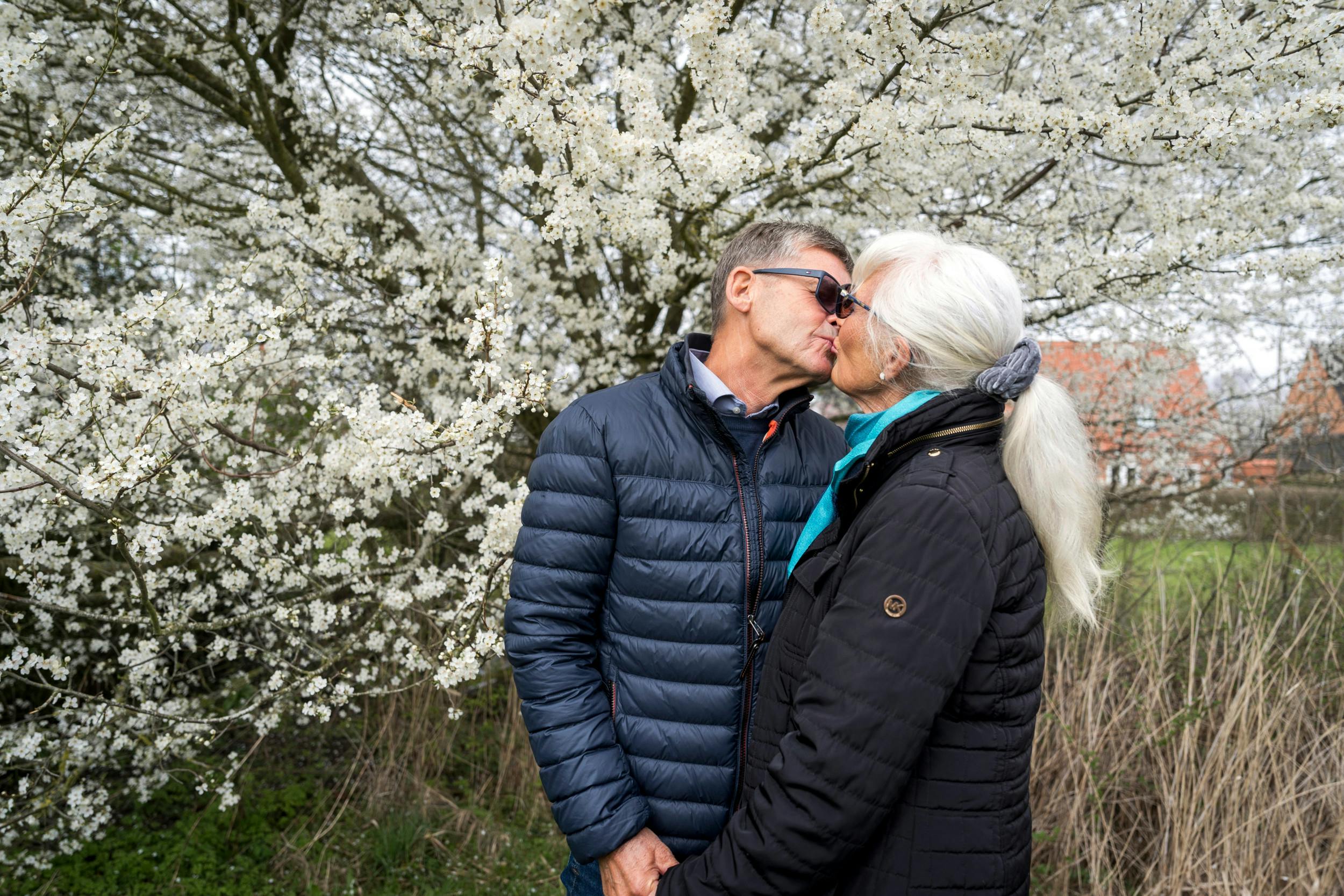 Eva på 72 og Ole på 74 år er overbeviste om, at det aldrig er for sent at møde kærligheden. Der er én til os alle sammen, hvis vi leder længe nok.