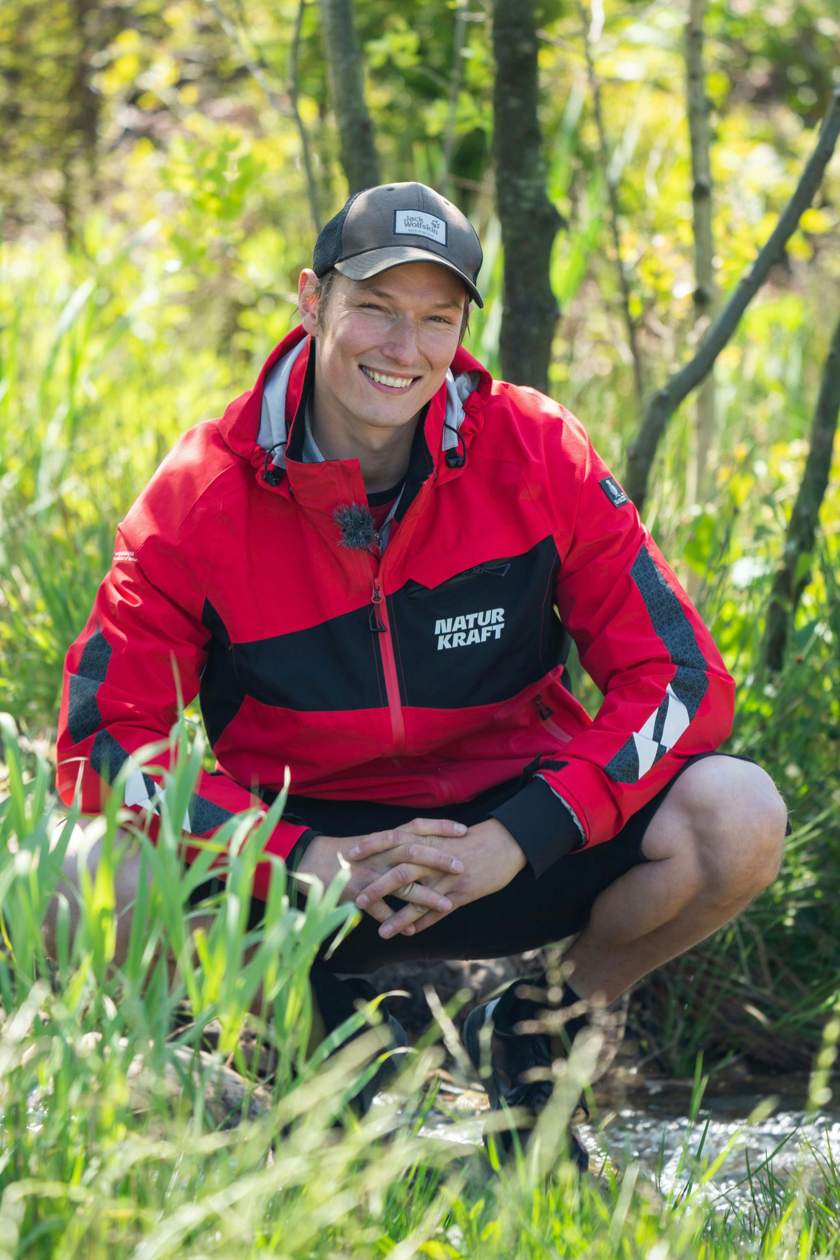 31-årige Alex Agerbo arbejder i oplevelsesparken Naturkraft, hvor gæsterne kan prøve et væld af aktiviteter, der skal gøre dem klogere på den vestjyske natur.