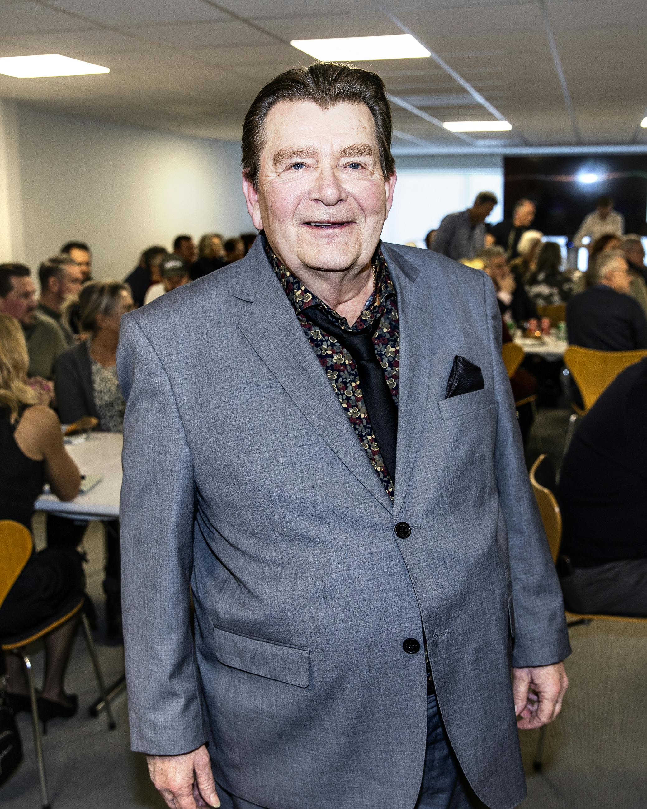 Sanger Michael Winckler fotograferet ved afskedsreceptionen for radiovært på DR, Peter Sten.