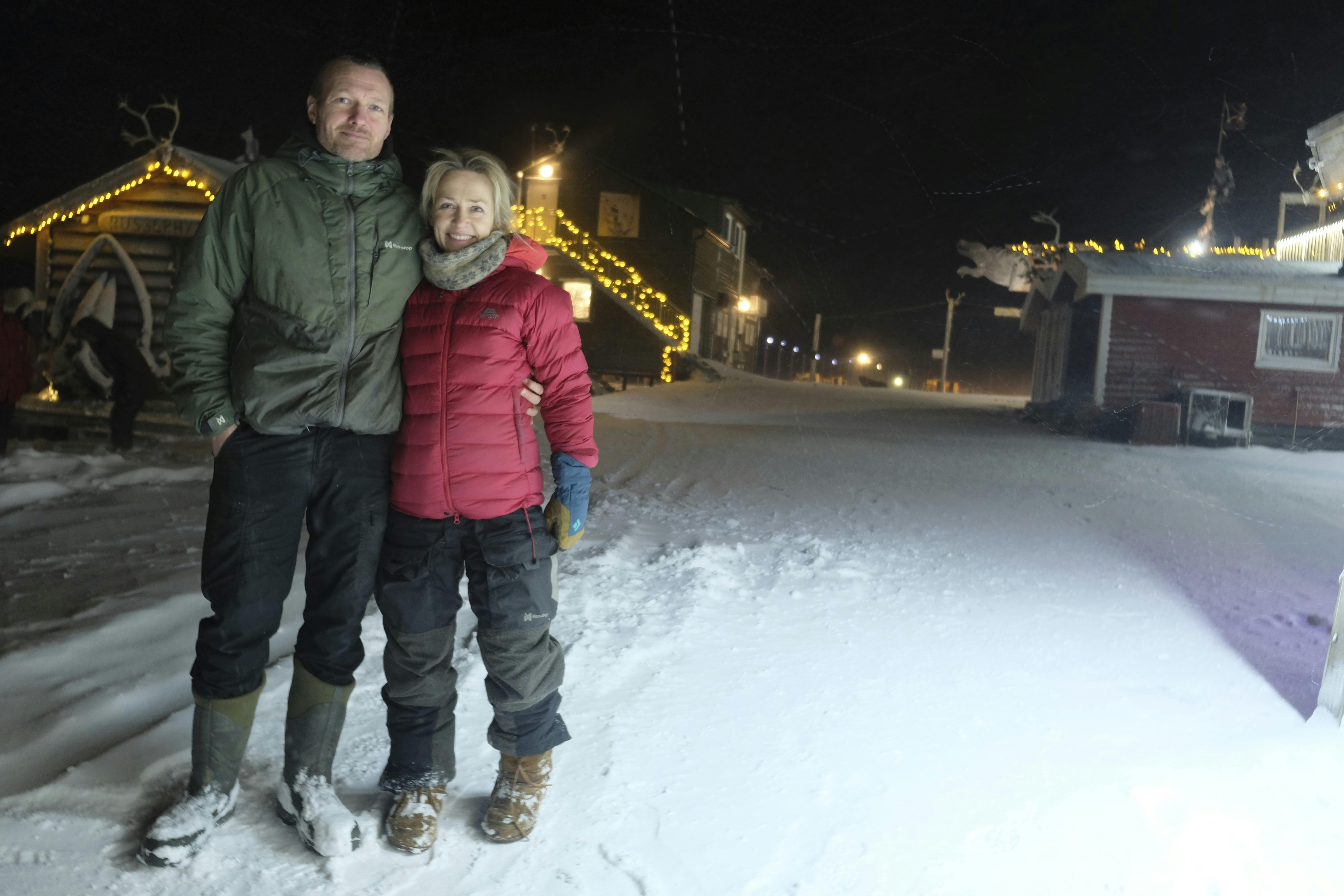 Martin og Karina Bernlow lever i totalt mørke de tre måneder om året, hvor solen ikke viser sig på Svalbard.