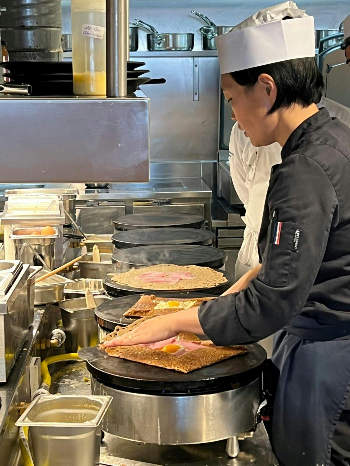 Atelier de la Crêpe på 25 Quai Duguay-Trouin i Saint_Malo serverer gode, billige måltider.