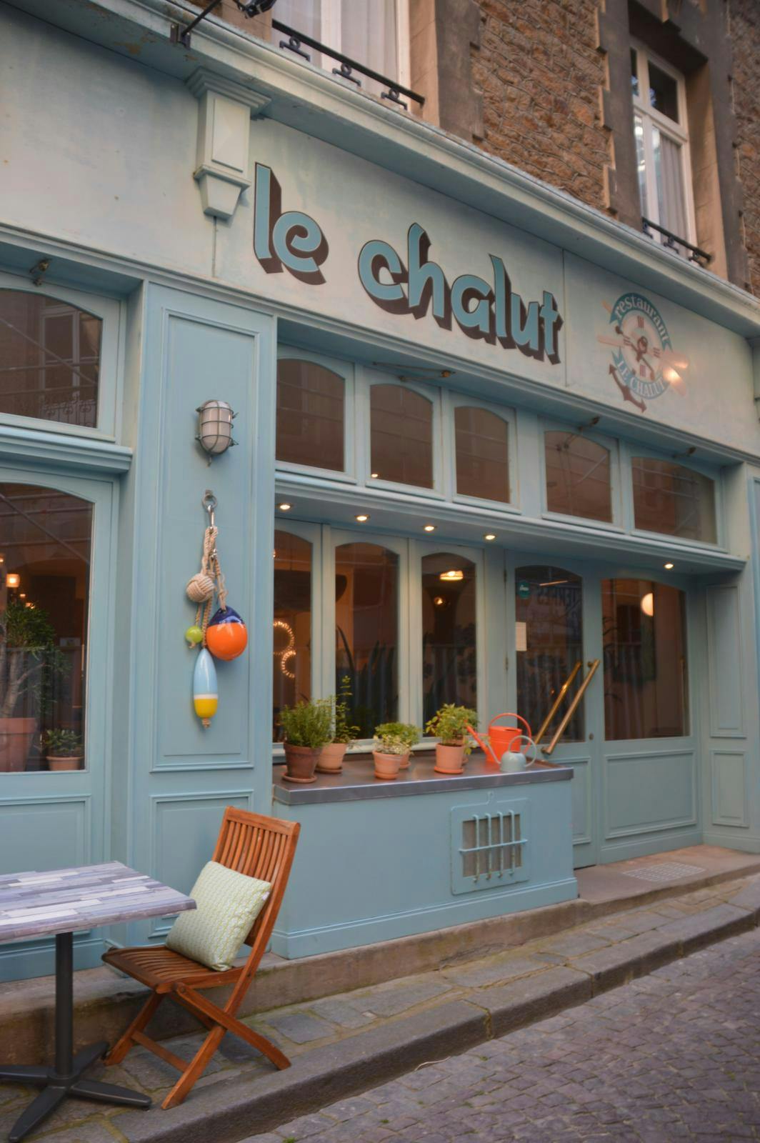 Restaurant Le Chalut inden for murene i Saint-Malo serverer moderne fransk køkken fra jord og hav.