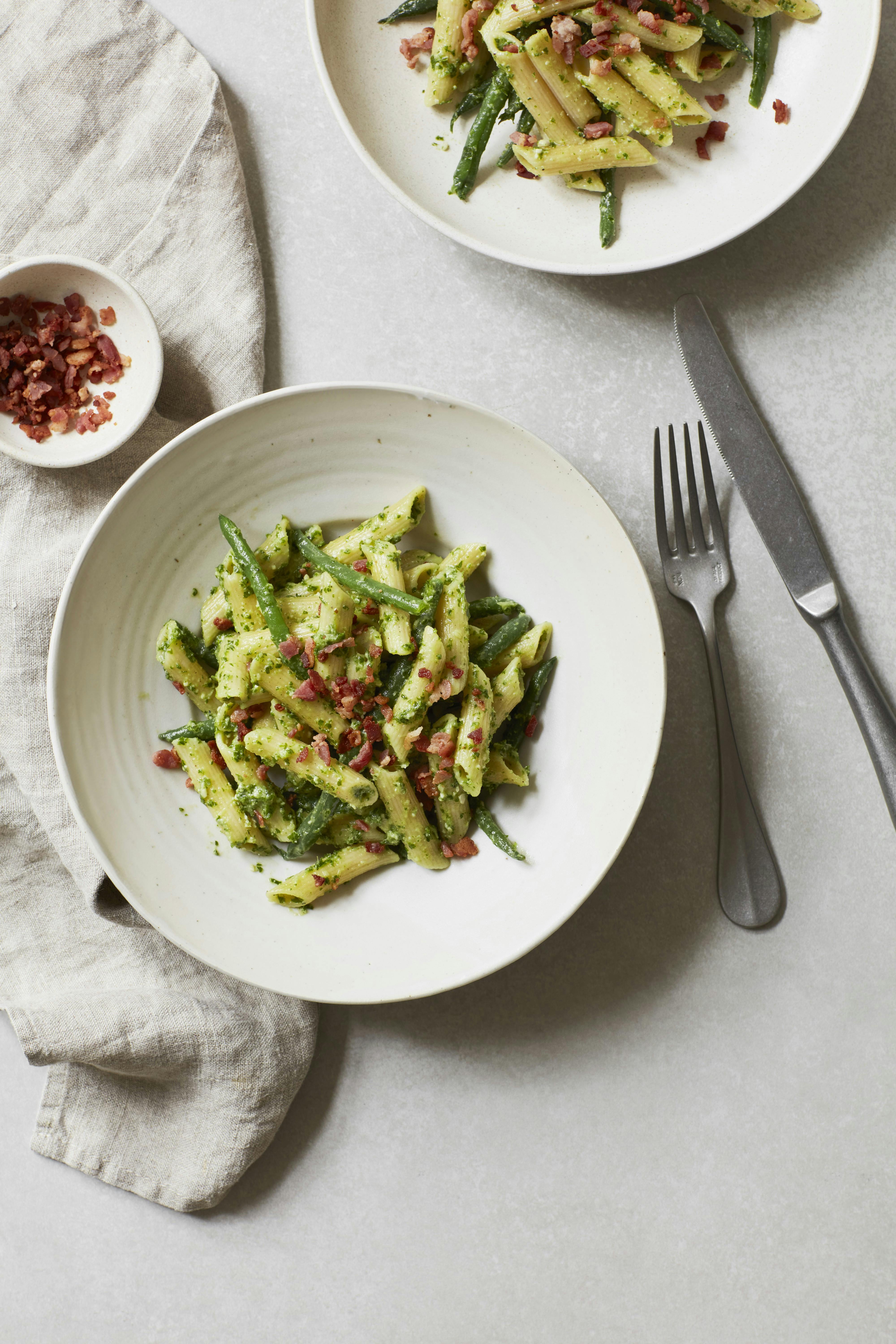 Pastasalat med grønkålspesto