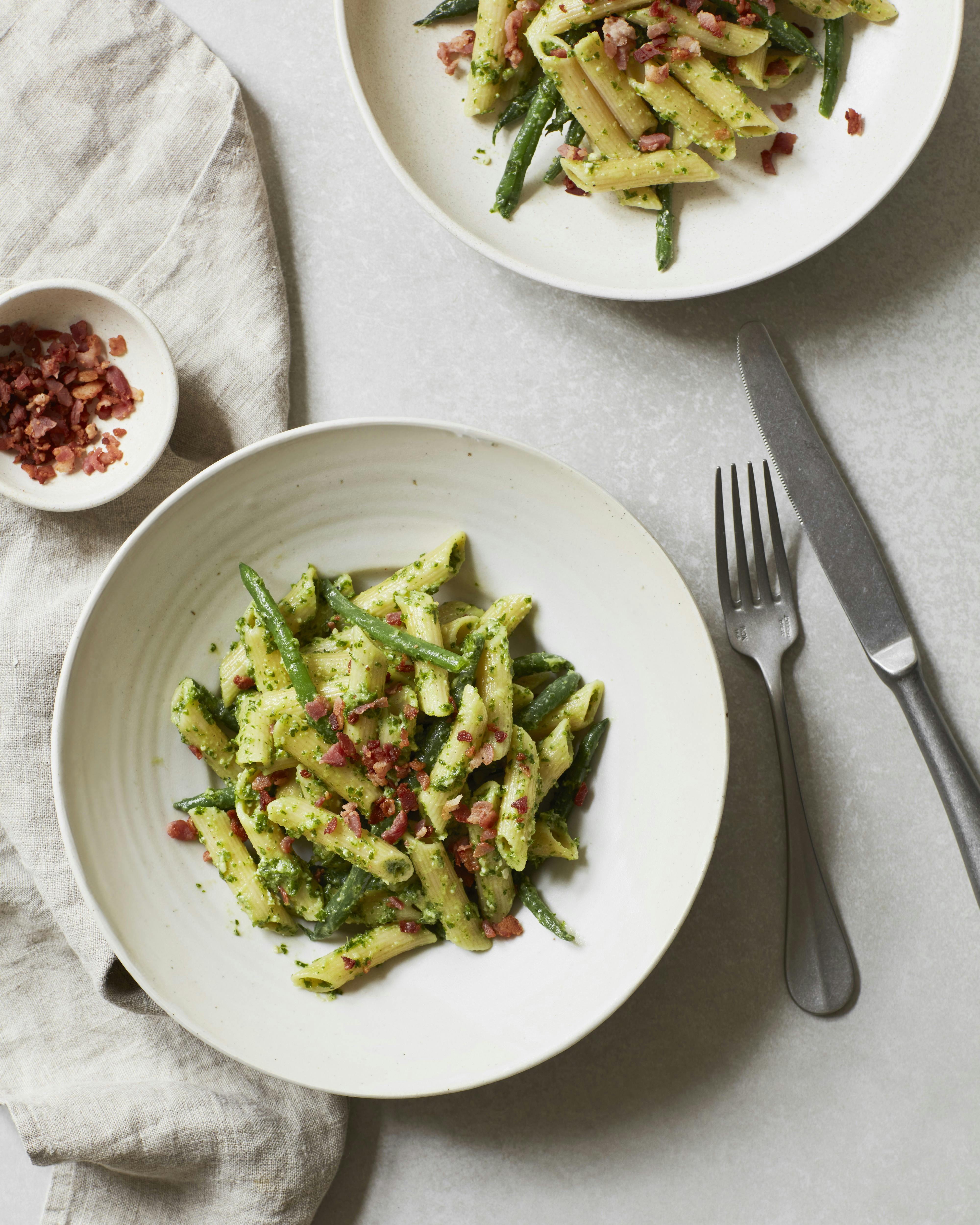 Pastasalat med grønkålspesto