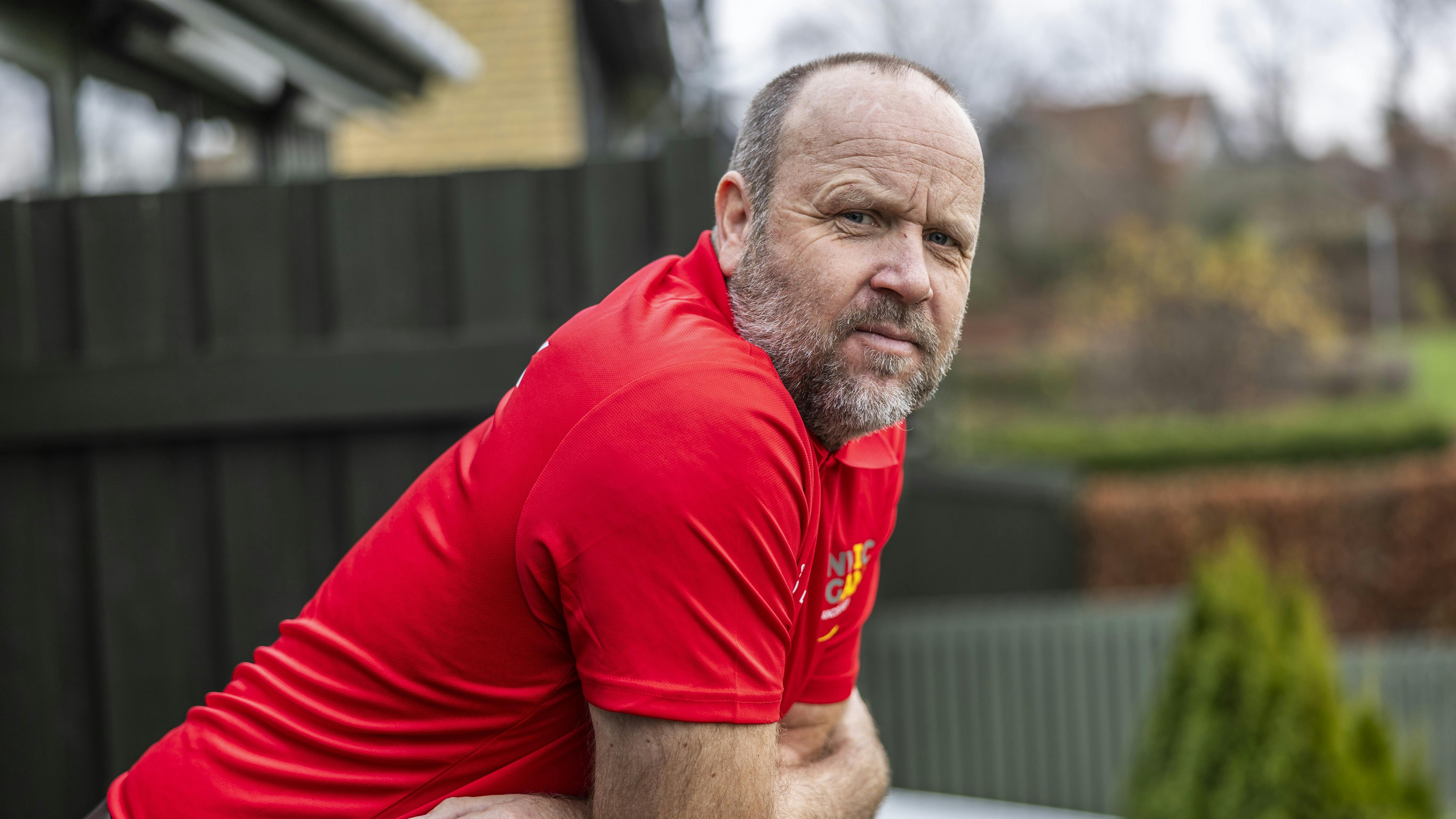 Krigsveteran Klaus ude ved sin terrasse.