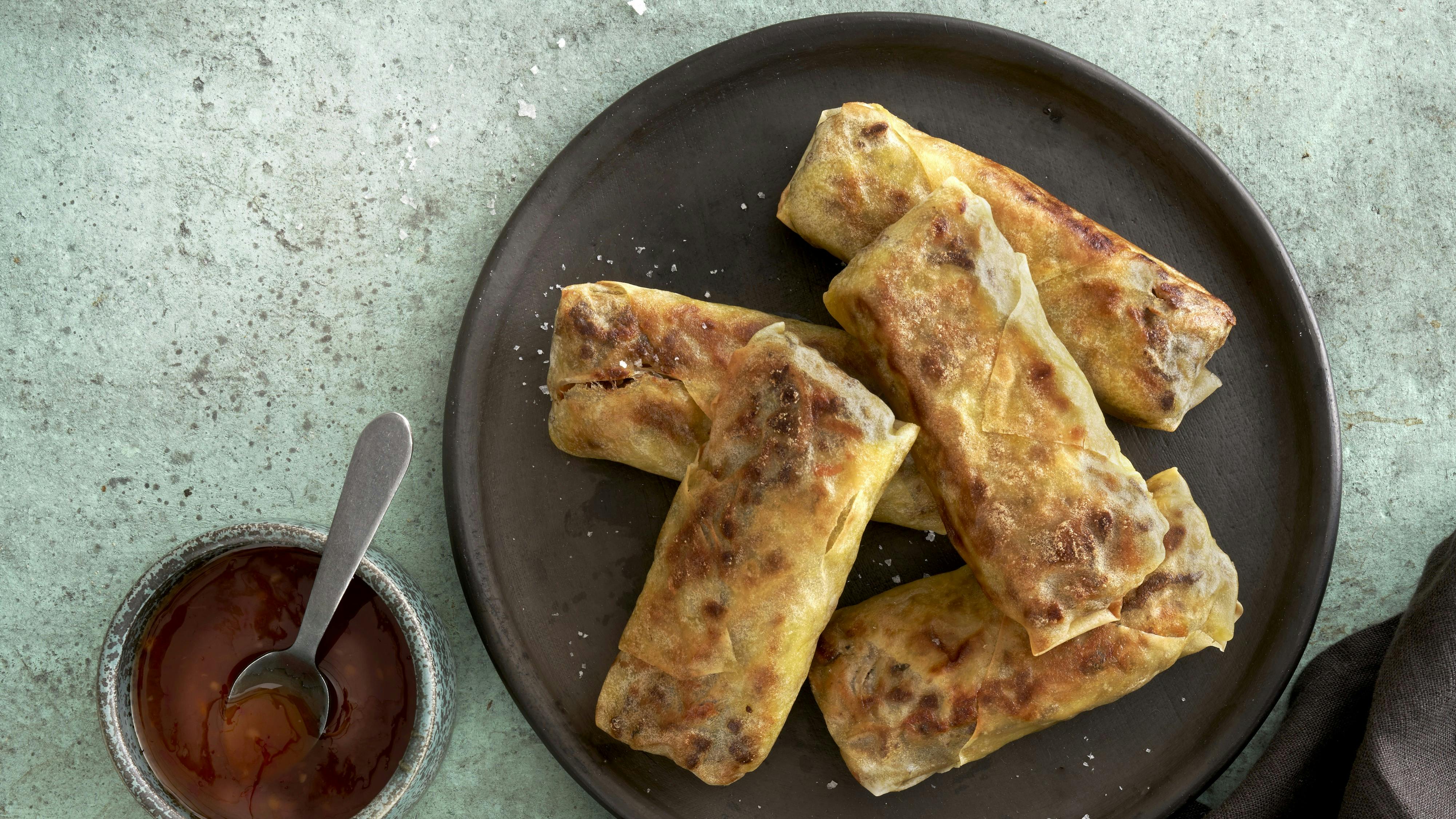 Sprøde forårsruller med oksekød og glasnudler