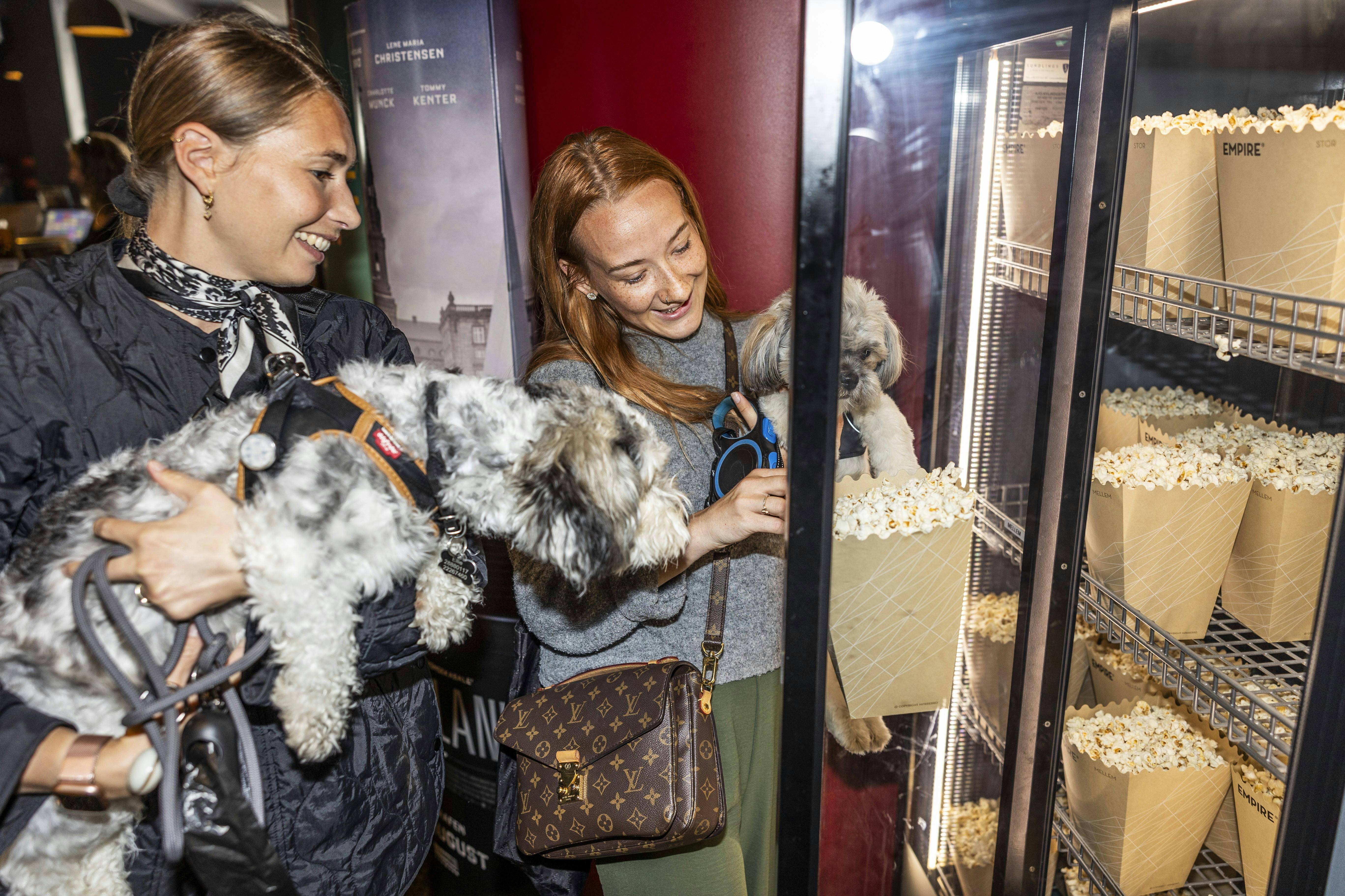 Minnie og Ellie er veninder ligesom deres ejere, Frederikke Kappers og Julie Vester­­gaard.