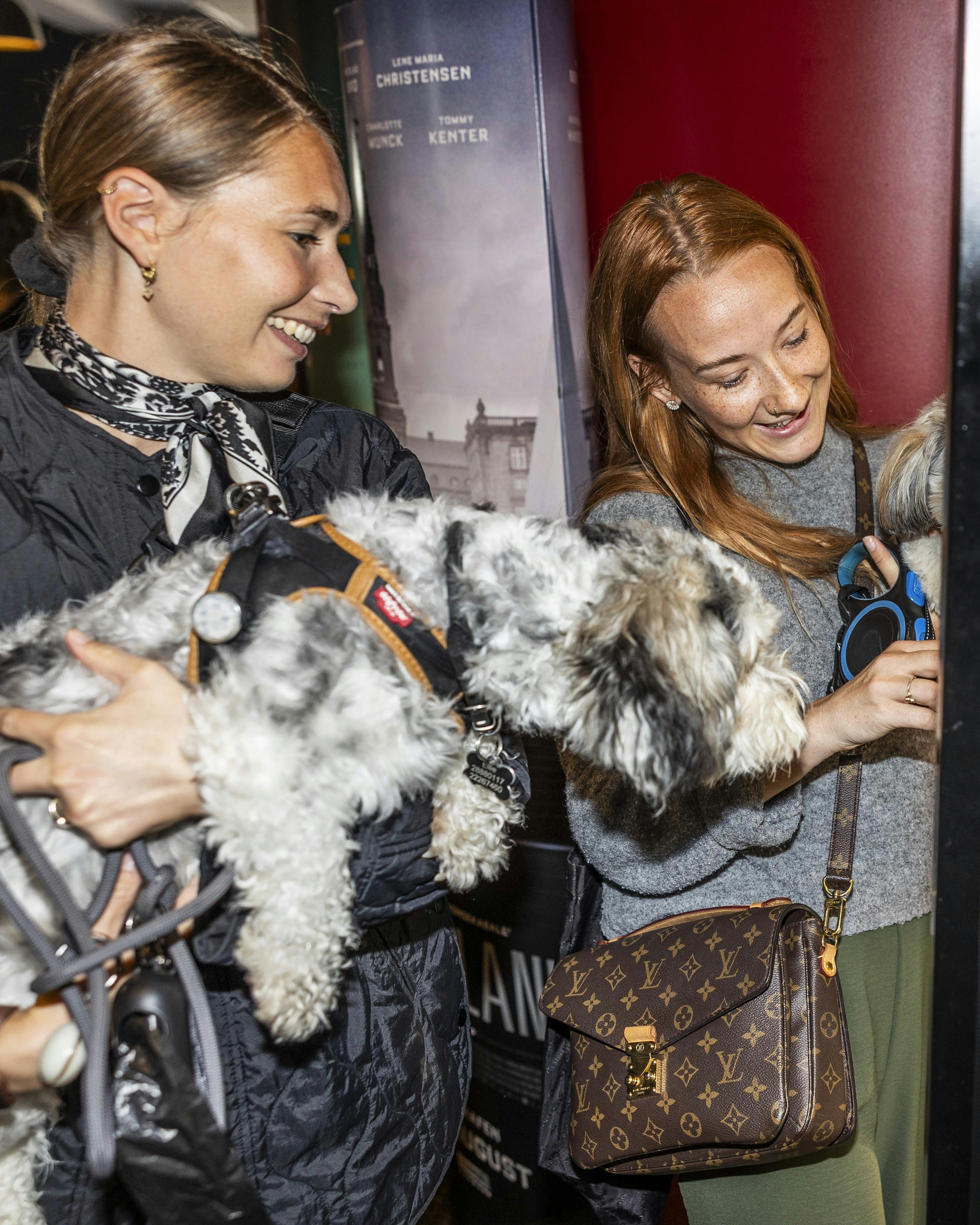Minnie og Ellie er veninder ligesom deres ejere, Frederikke Kappers og Julie Vestergaard.