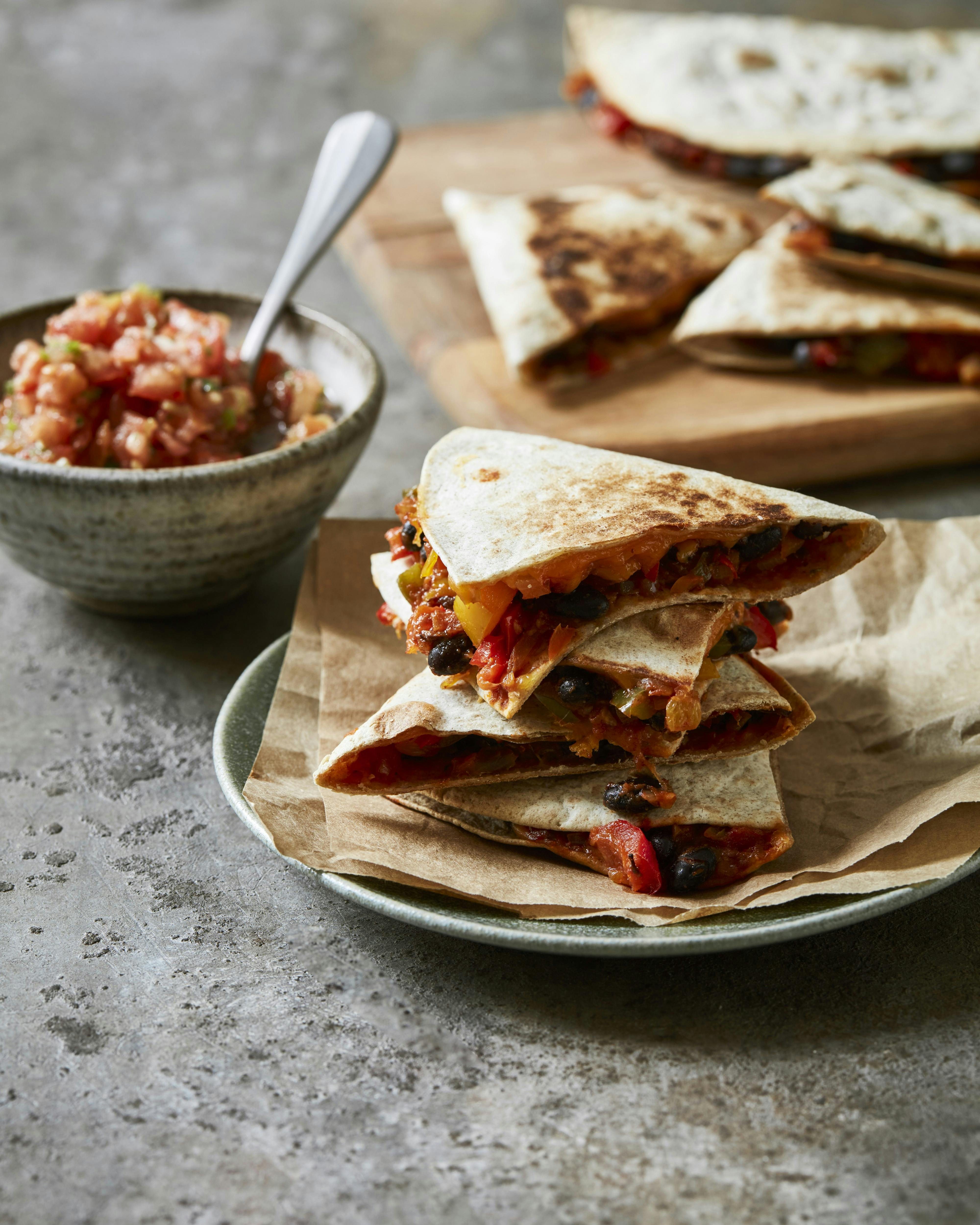 Quesadillas med frisk tomatsalsa