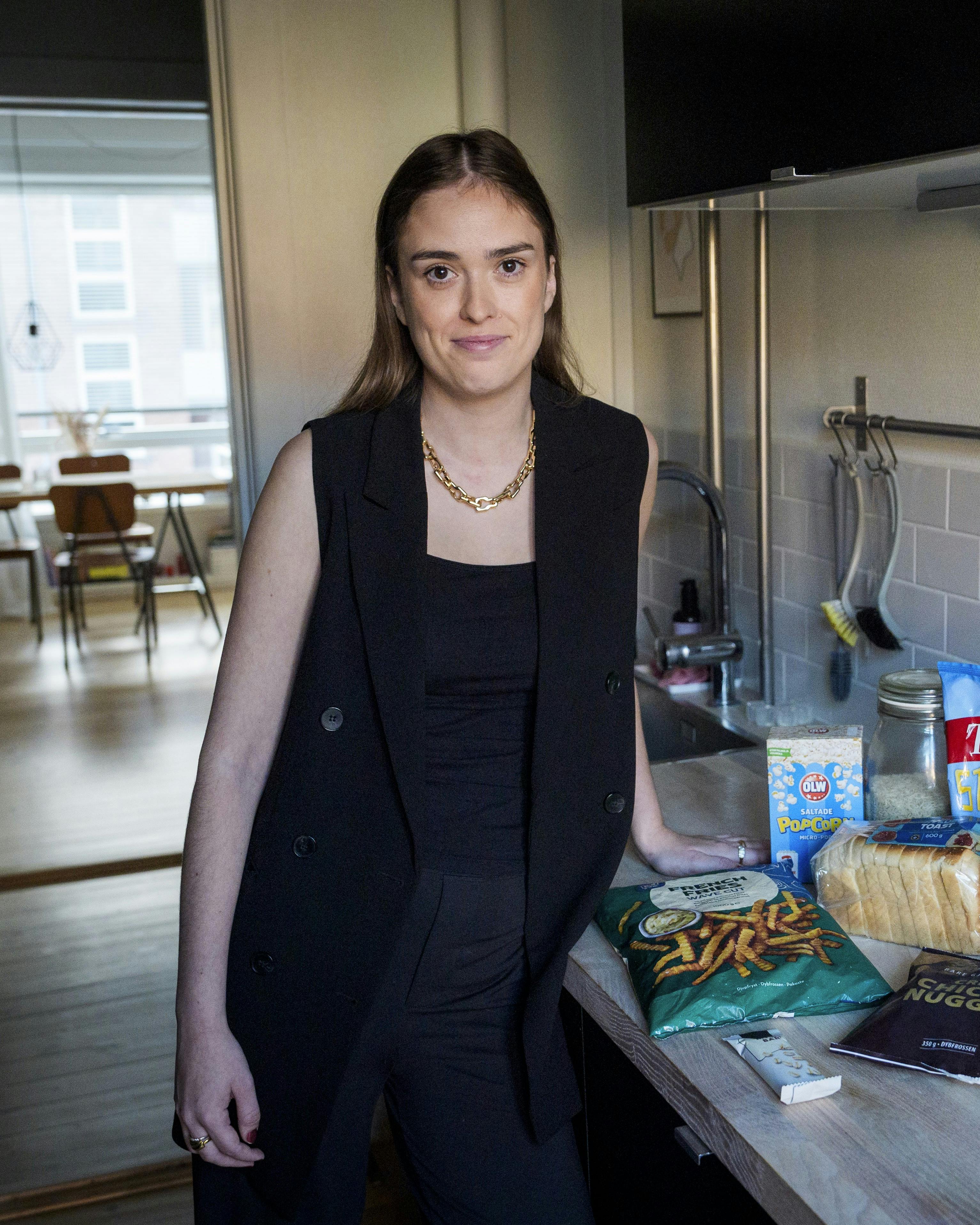 Emilie drømmer om at få et normalt forhold til mad. Hun lider af ARFID, og hendes restriktive spisning gør det svært for hende at møde nye mennesker.