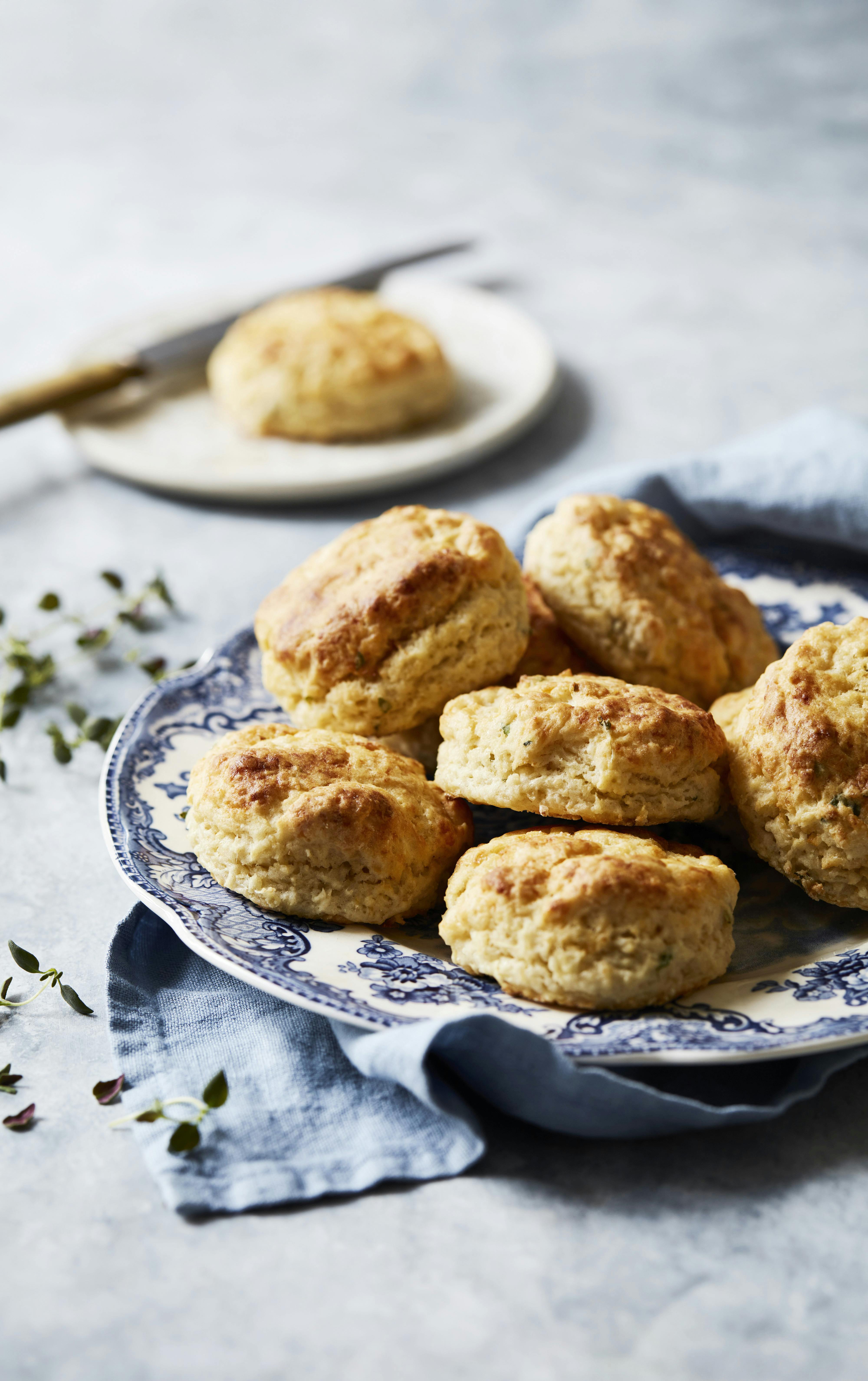 Scones med pastinak, timian og cheddar