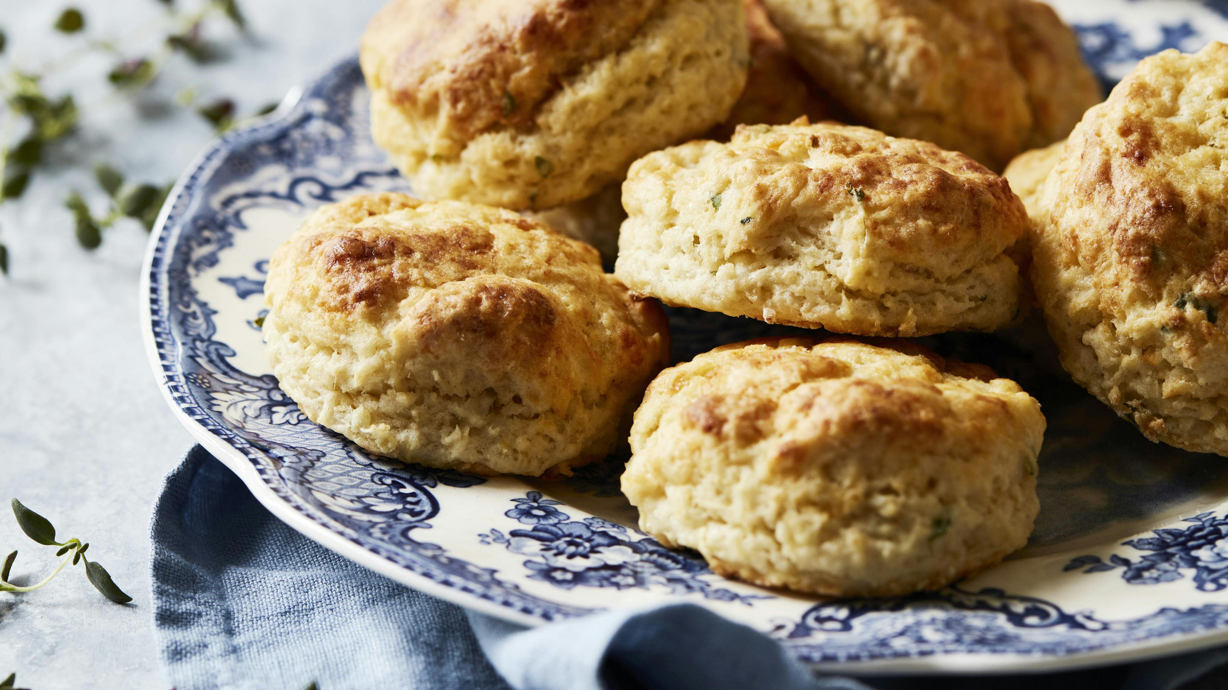 Scones med pastinak, timian og cheddar