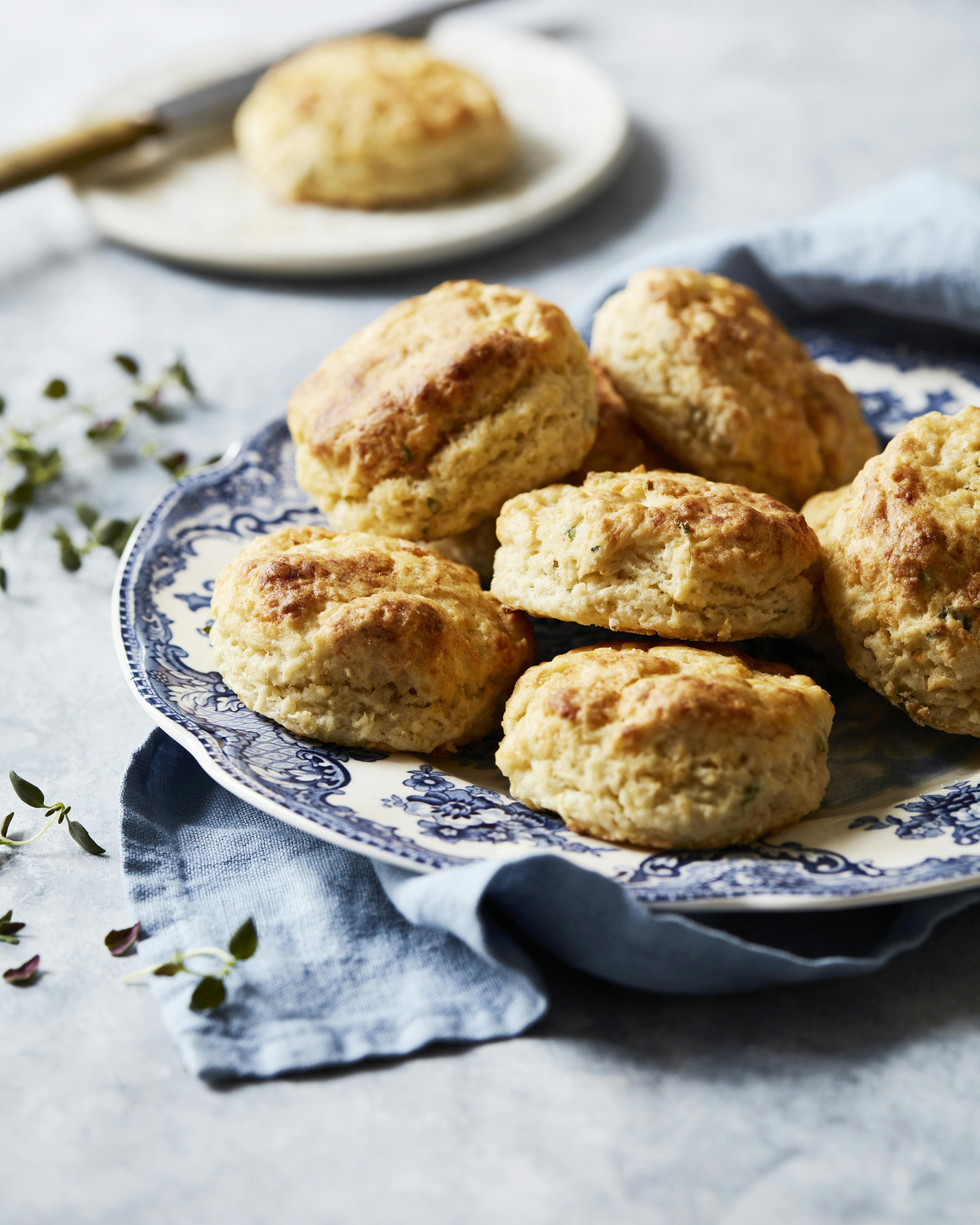 Scones med pastinak, timian og cheddar