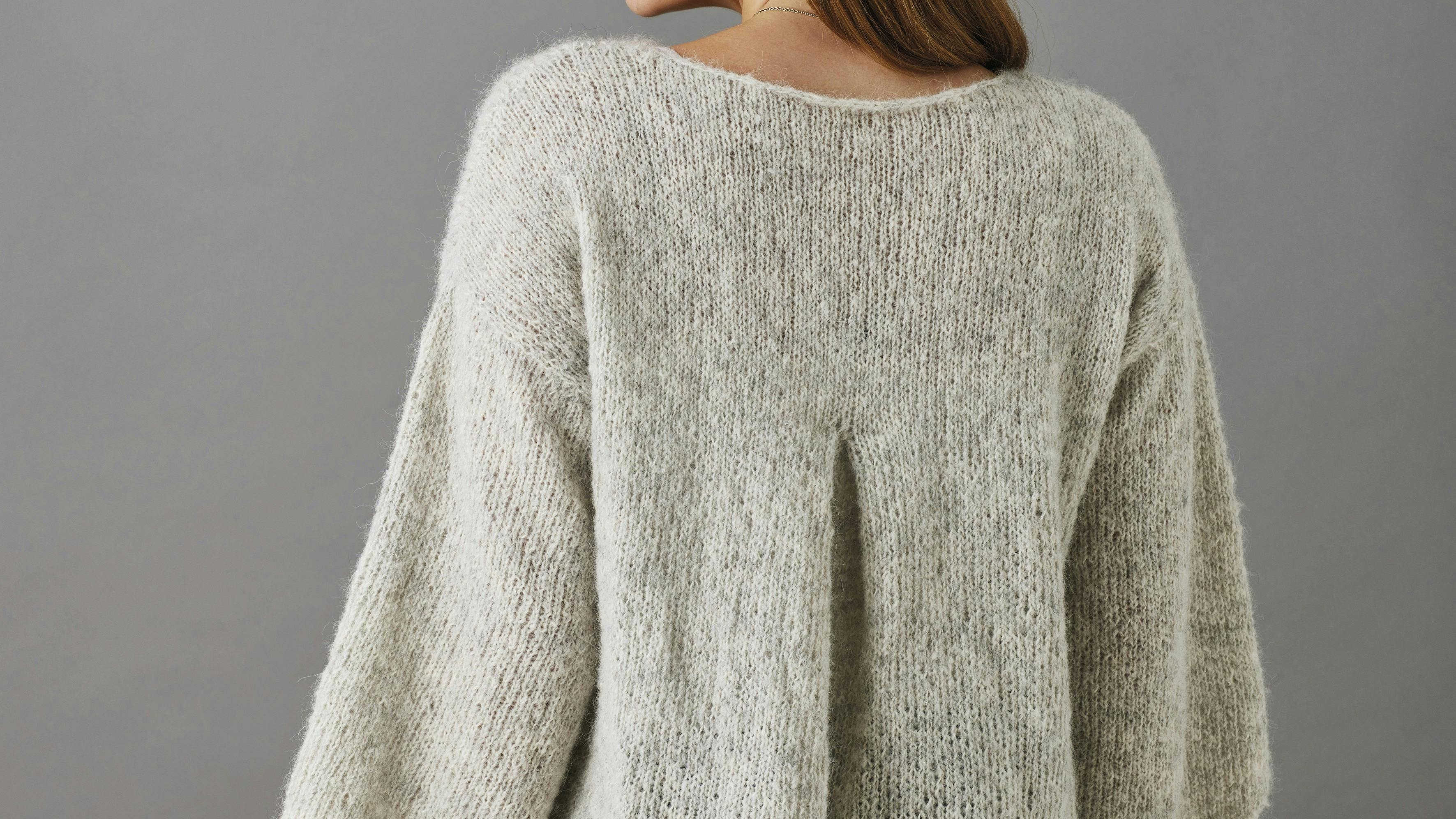 Sweater med wienerlæg bagfra