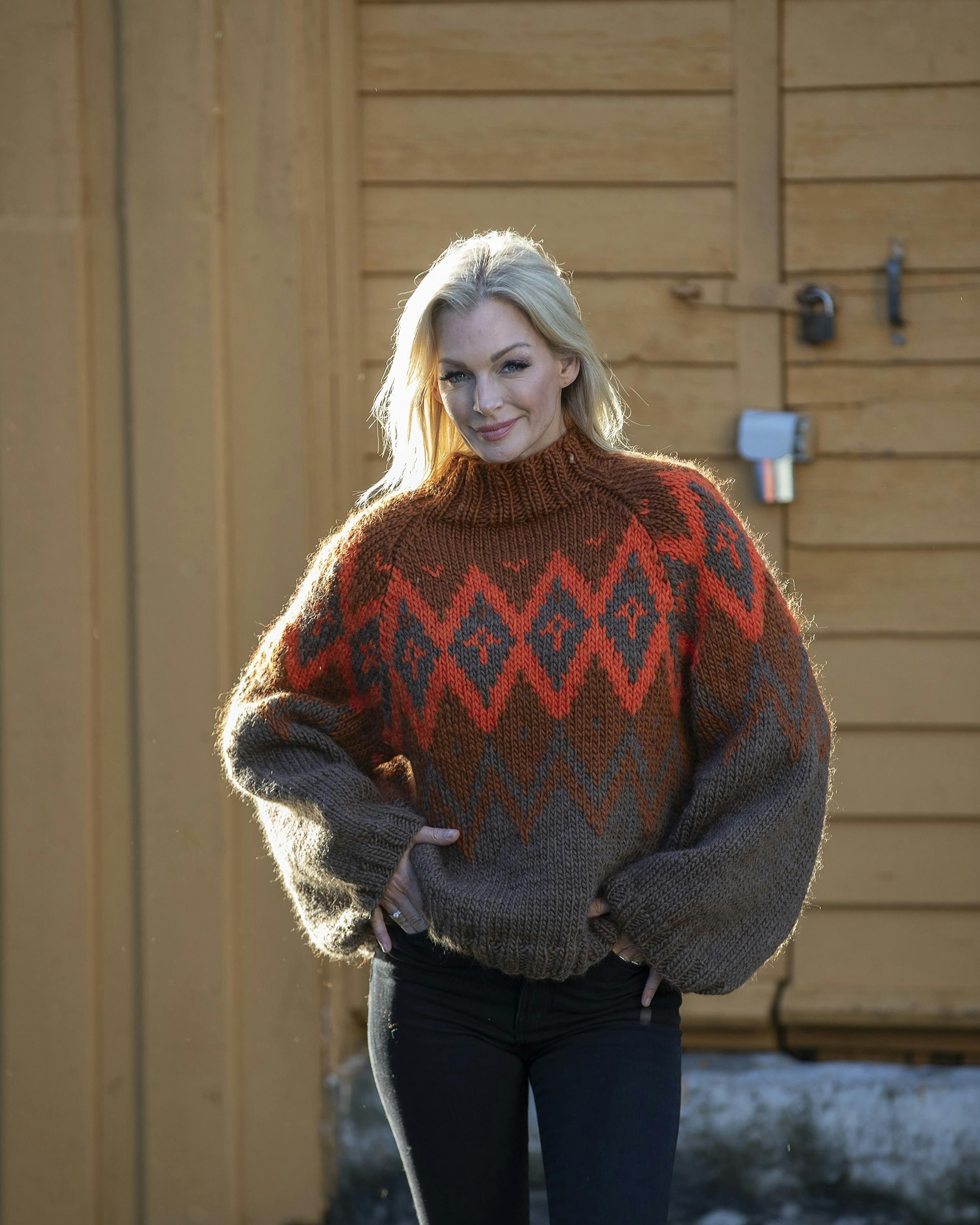 Sweater i brændte farver