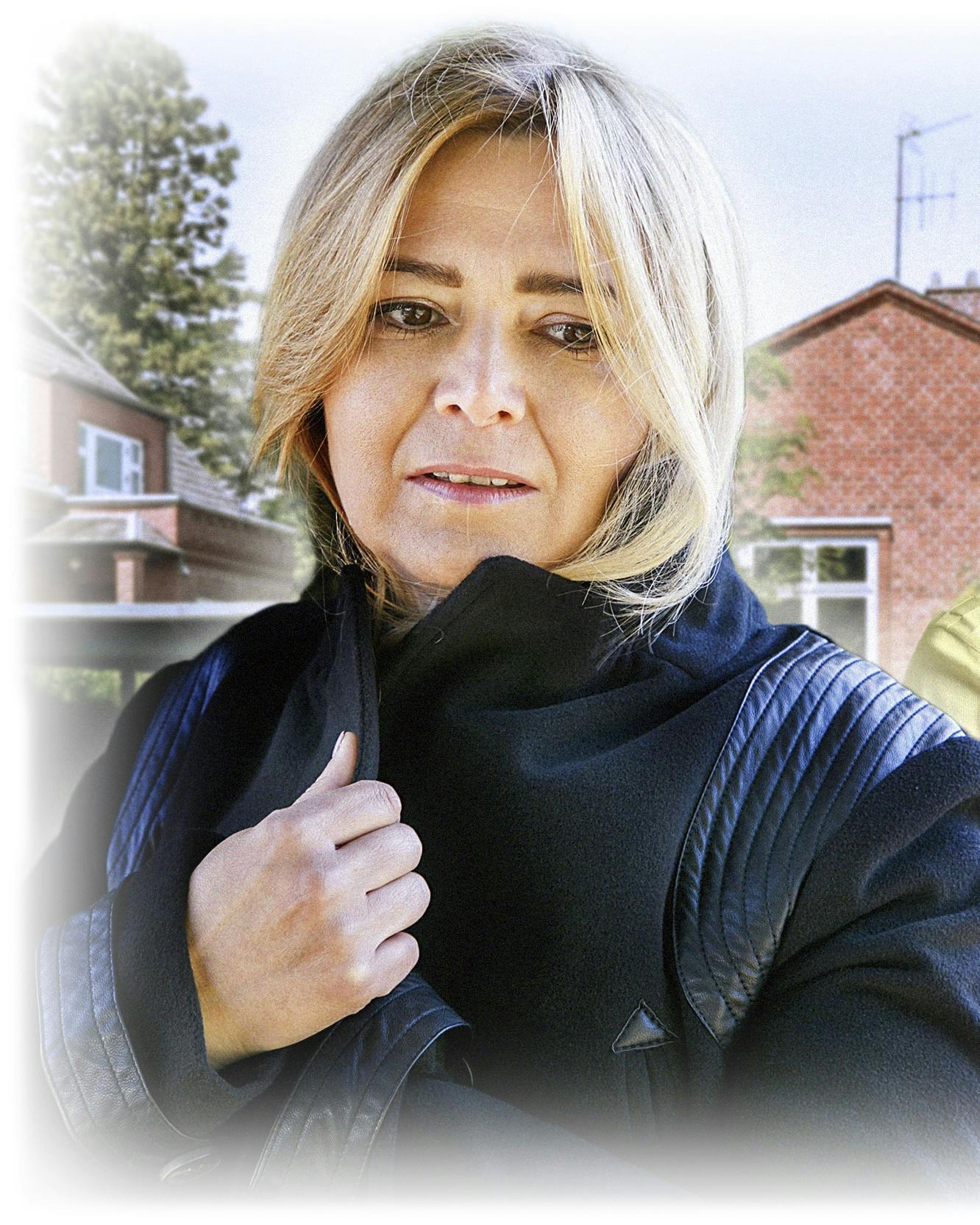 Kvinde i mørk frakke mand i gul trøje