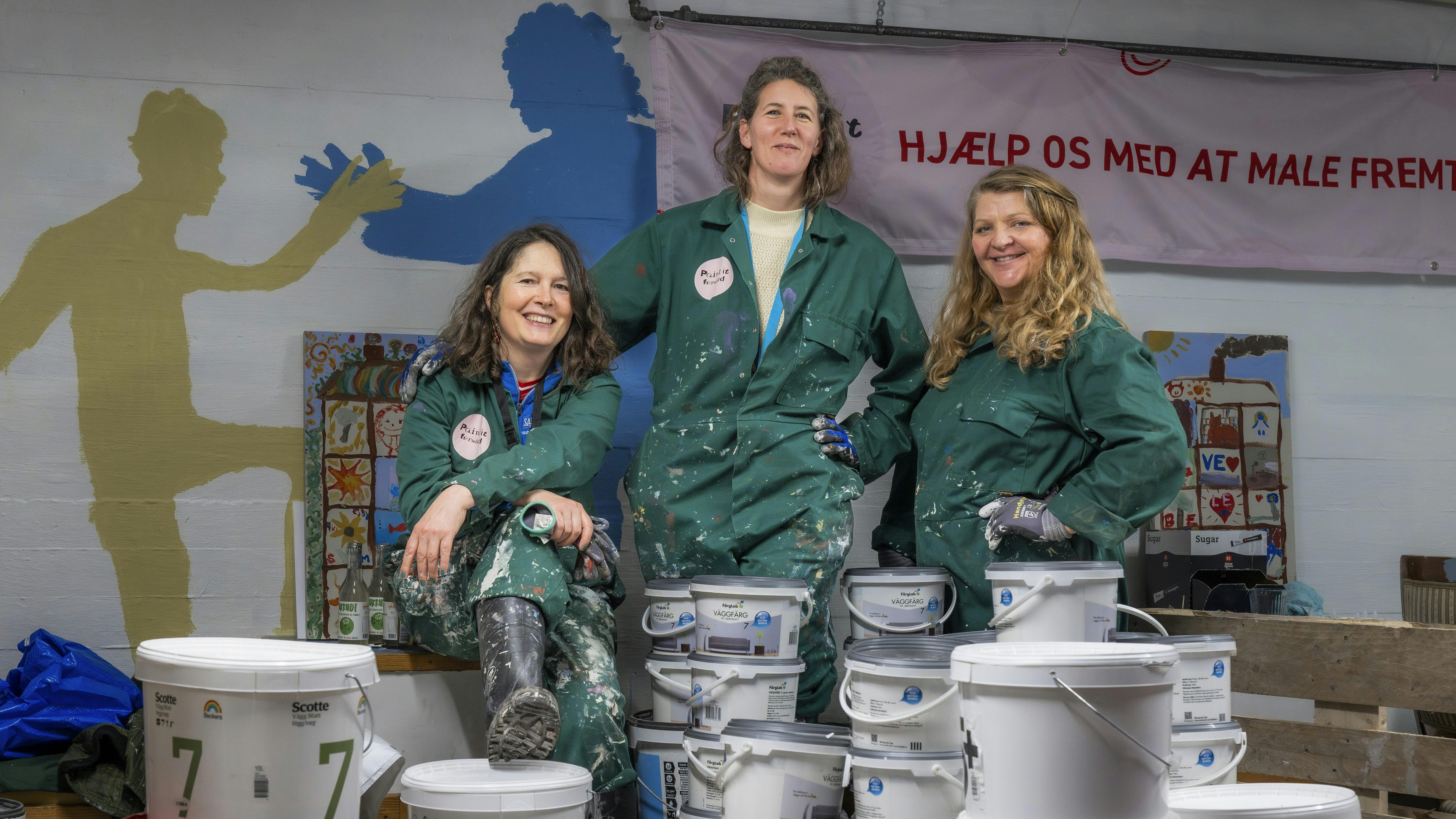 Gode råd er ikke dyre. Faktisk er de gratis, ligesom malingen, der følger med, når Lea Moltke-Leth, Mai Vanilli og Karen Bjørkøe uddeler overskudsmaling til dem, der trænger mest.