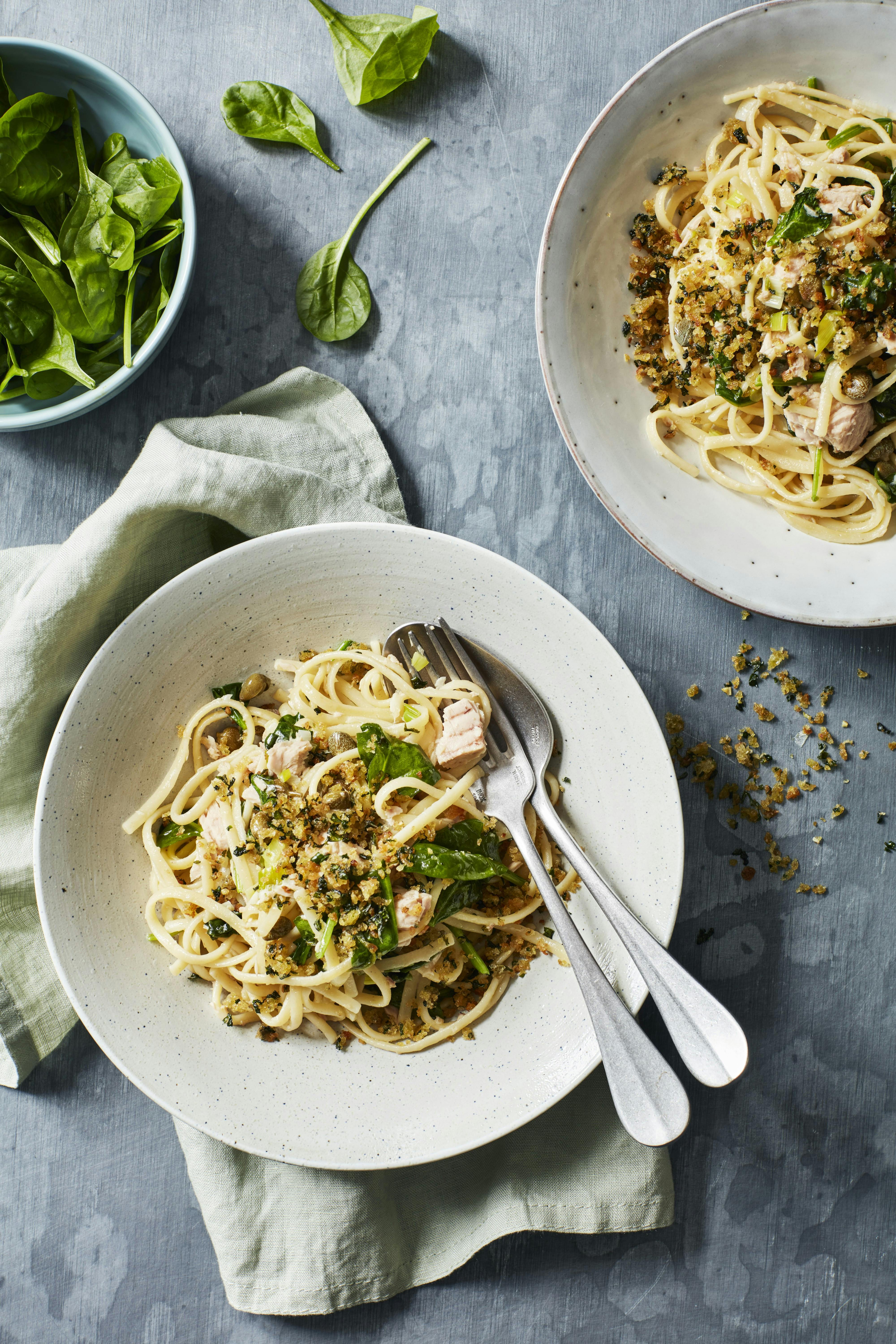 Pasta med tun og brødkrummer