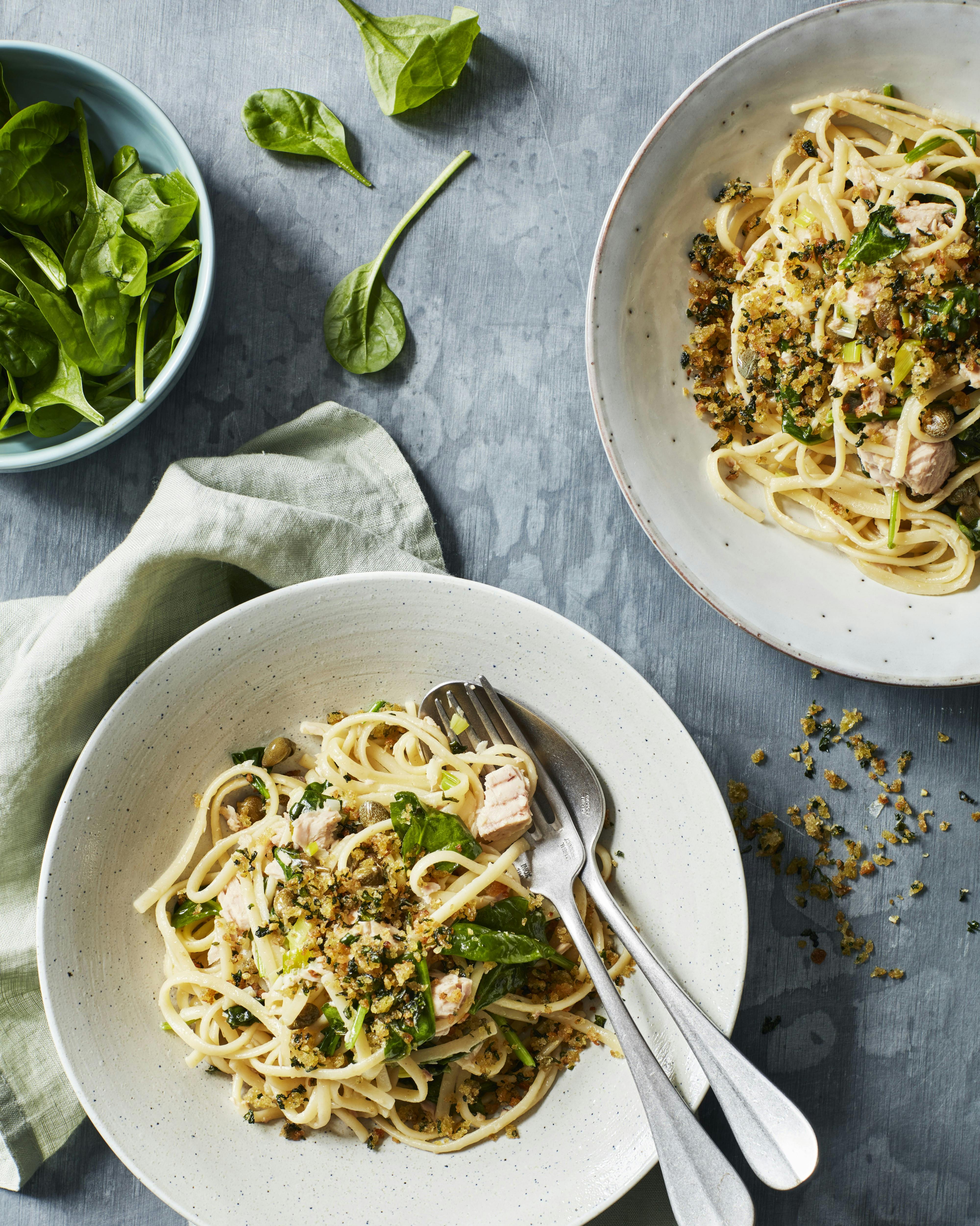 Pasta med tun og brødkrummer