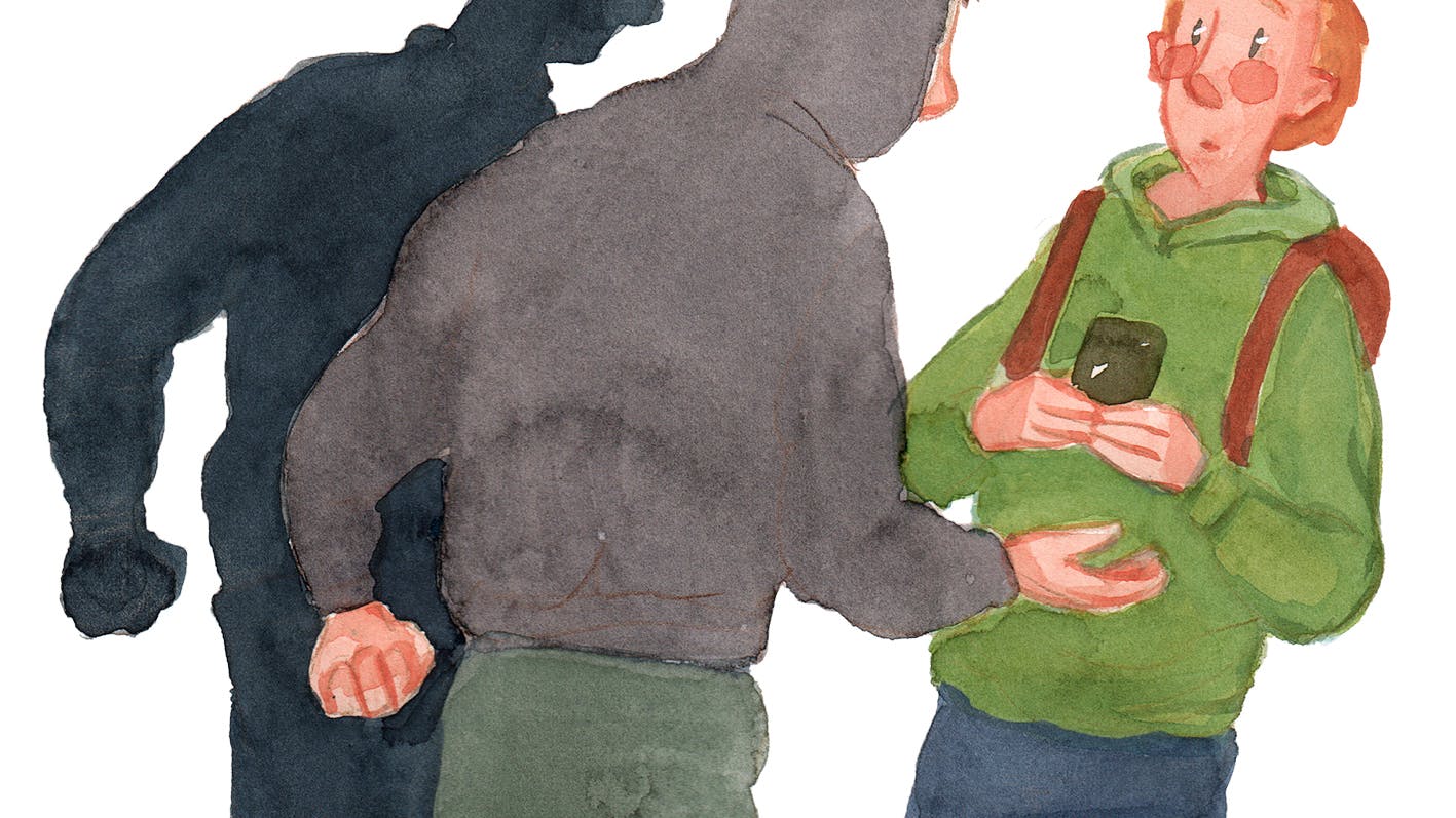 Teenager der trues af to bøller