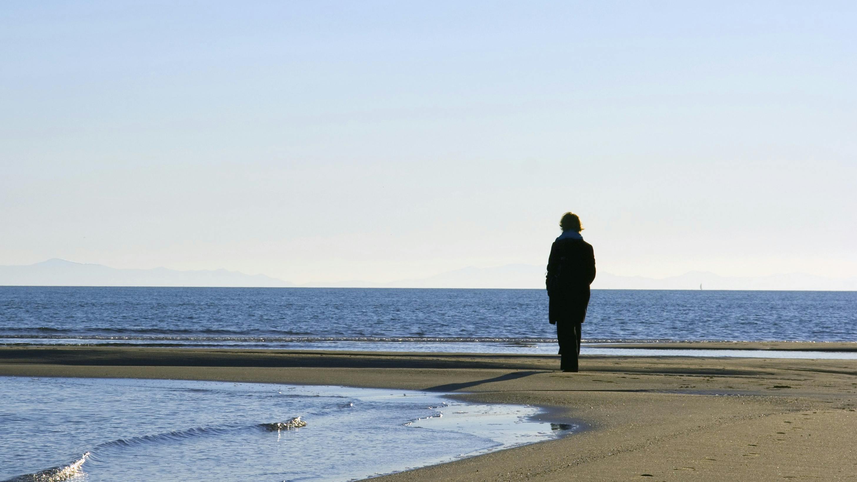 Kvinde ved havet
