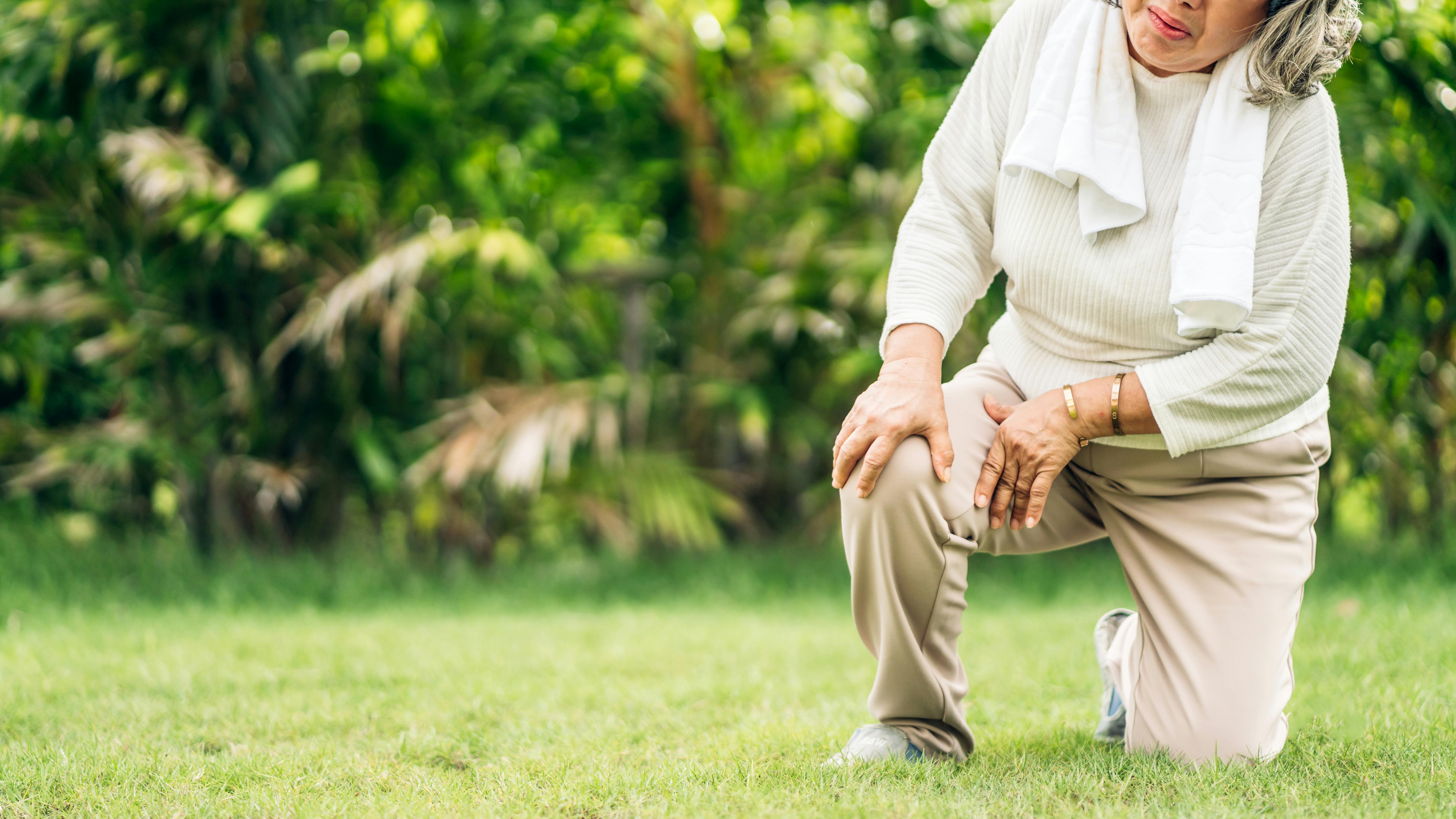 Kvinde med knæsmerter