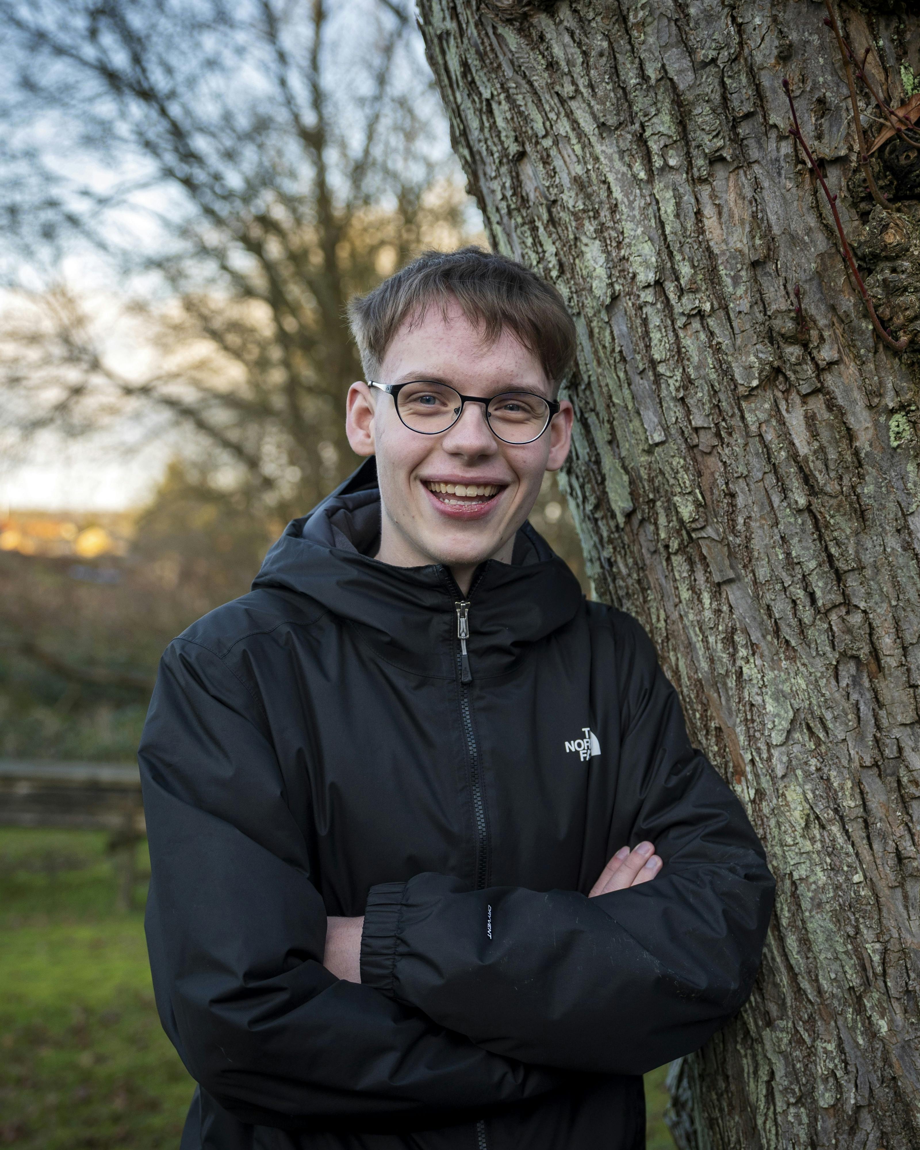 16 år og revyforfatter