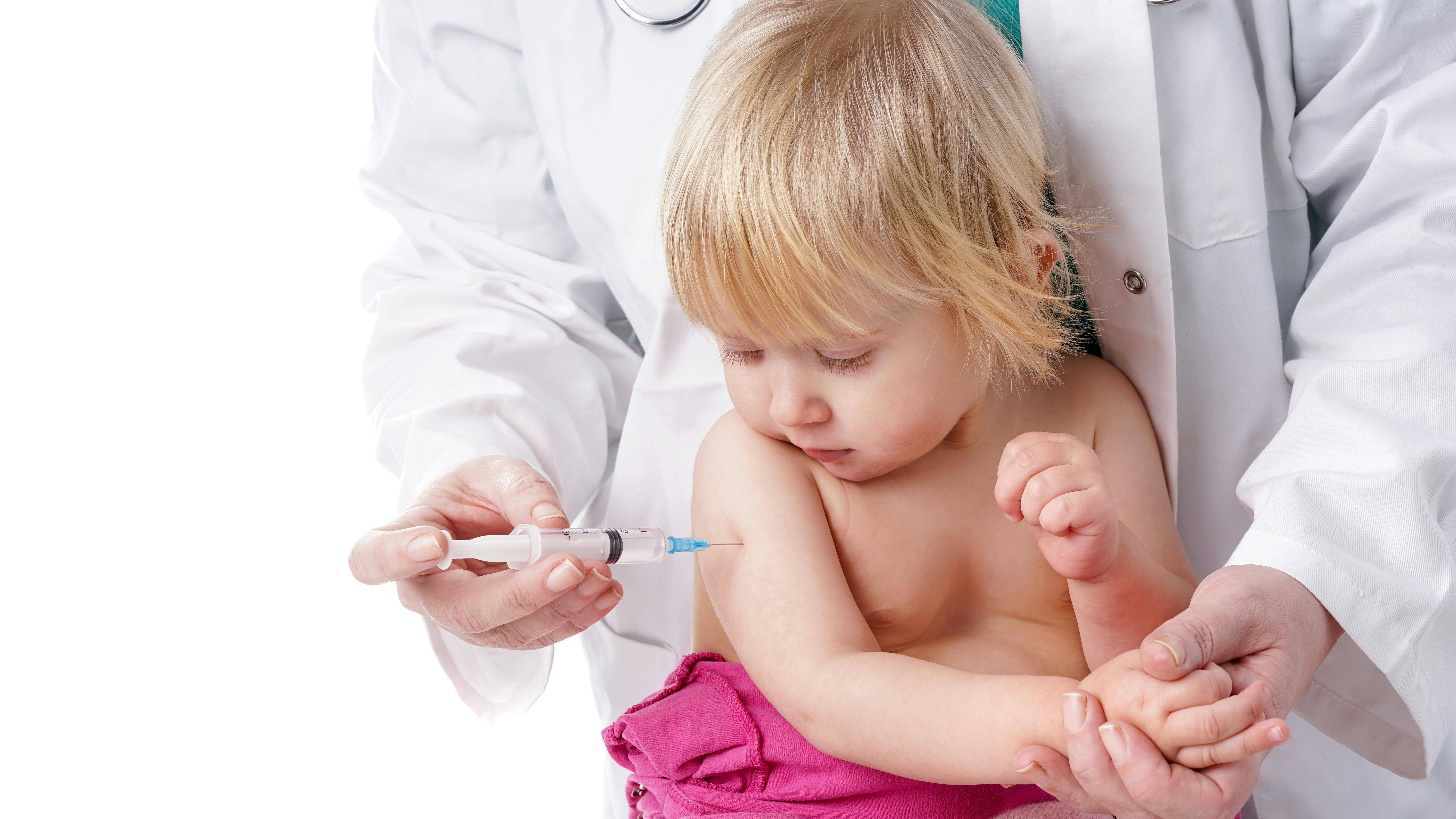 Lille pige vaccineres