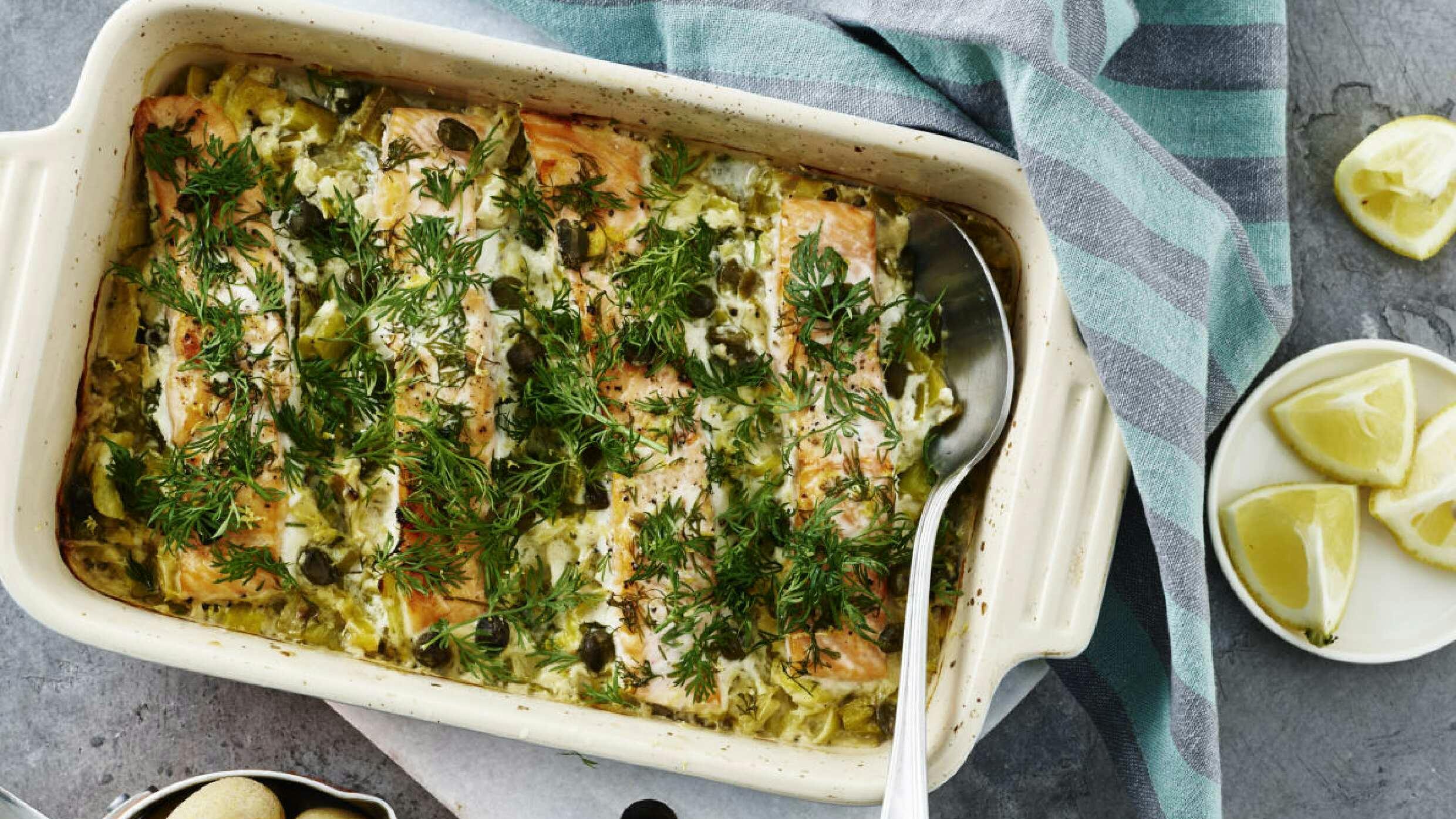 Laks i fad med porre