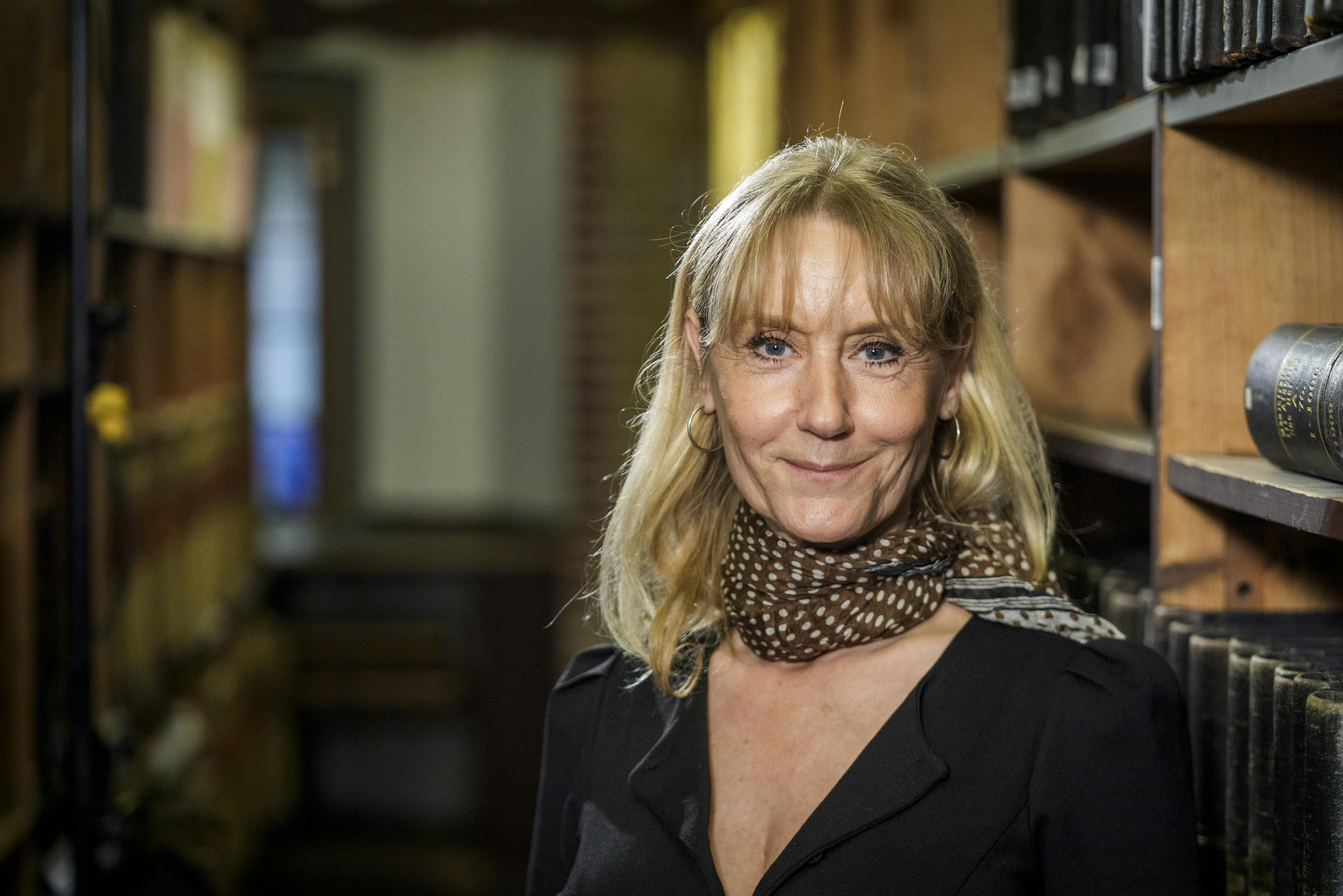Anette Støvelbæk spiller i den aktuelle DR1-serie "Generationer" Tina, som er datter af Martha (Ulla Henningsen).