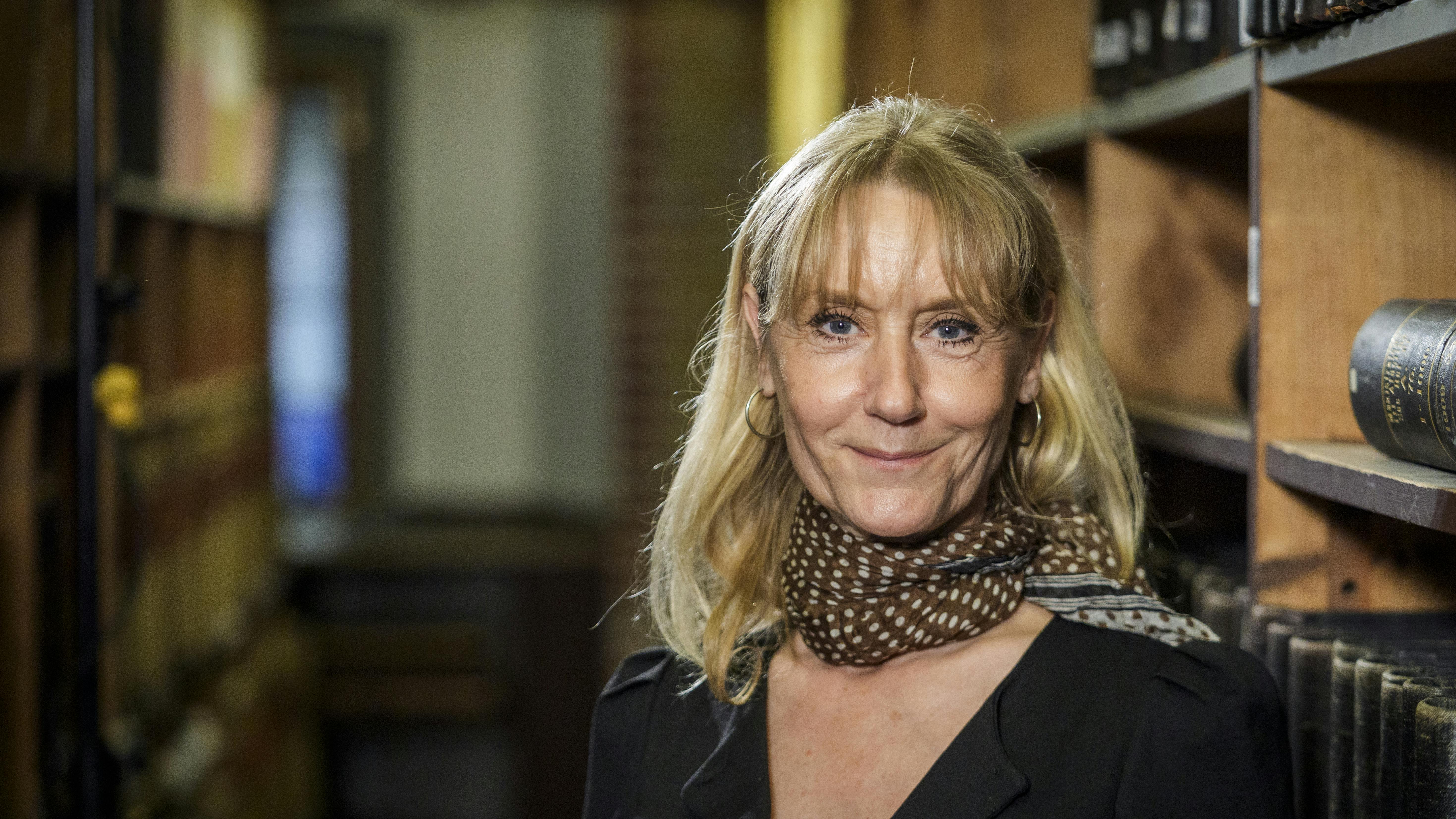 Anette Støvelbæk spiller i den aktuelle DR1-serie "Generationer" Tina, som er datter af Martha (Ulla Henningsen).