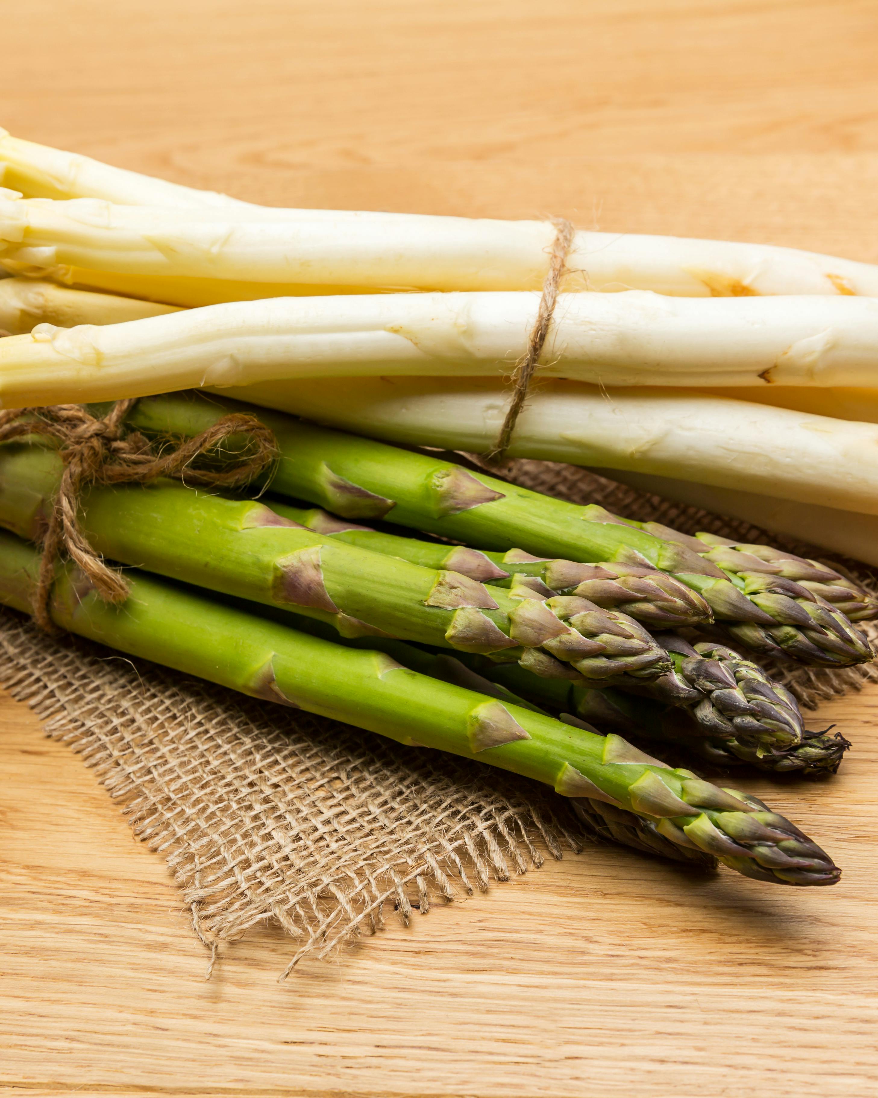 Grønne og hvide asparges