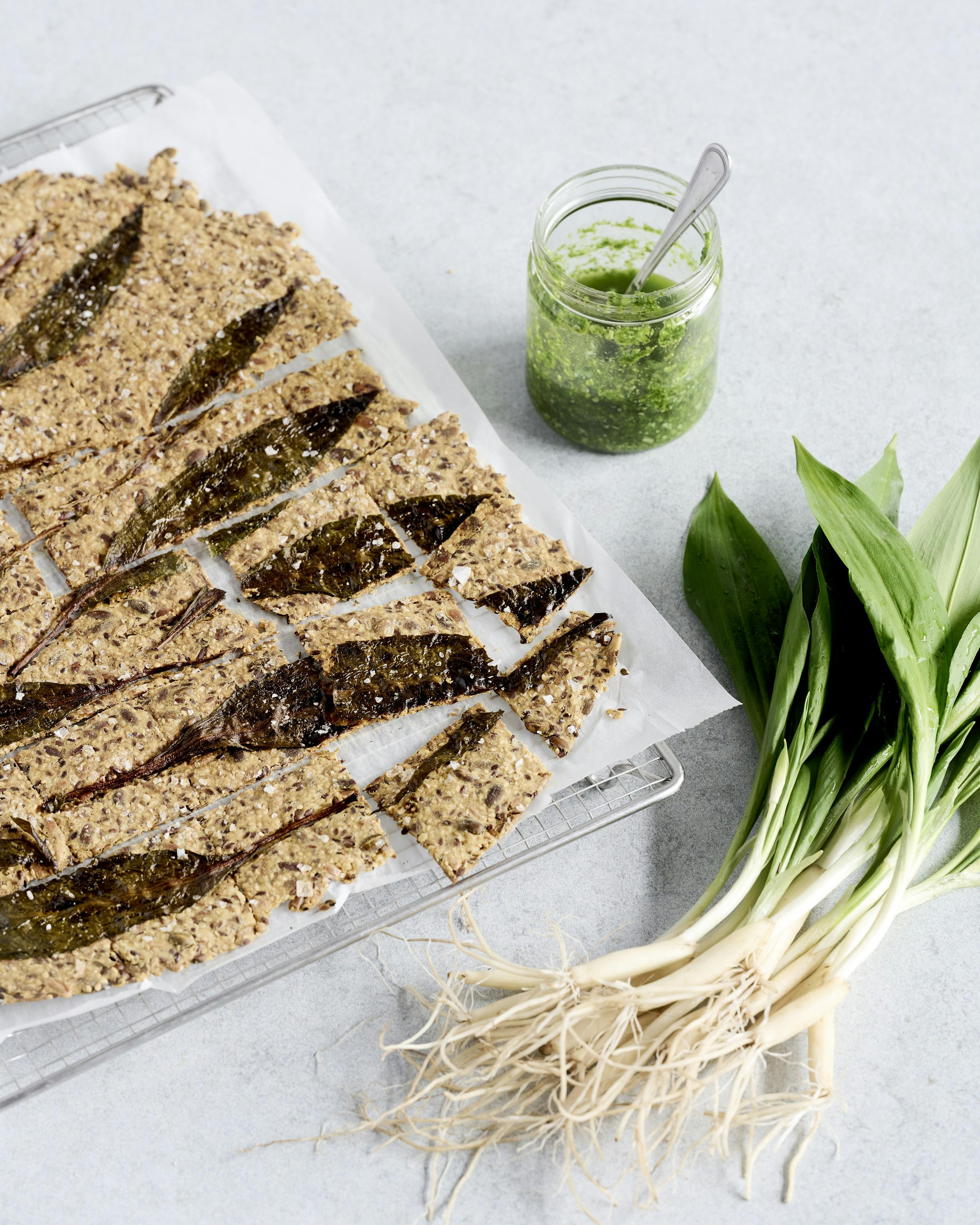 Knækbrød med ramsløgsblade