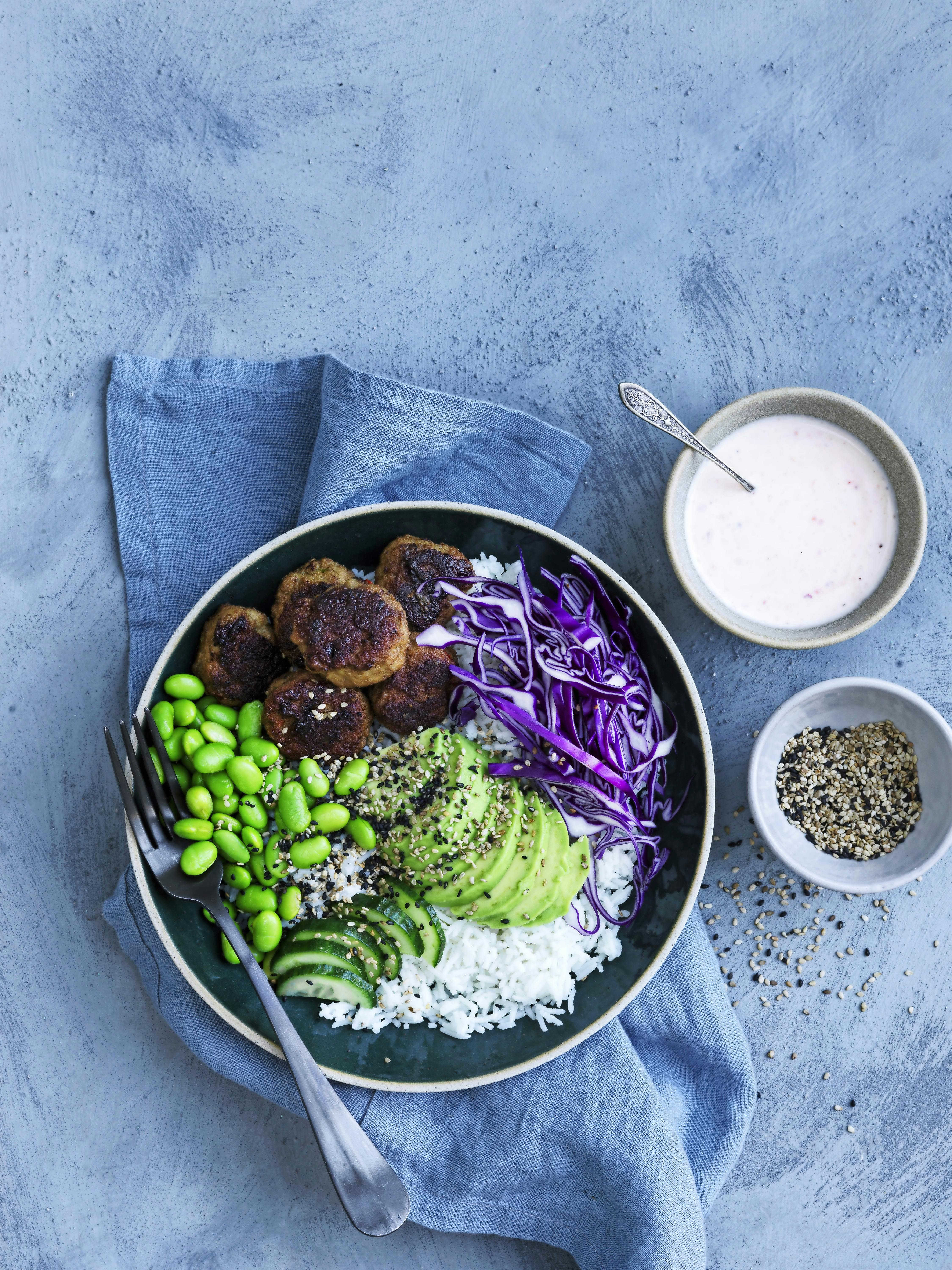 Thaibowl med asiatiske kødboller