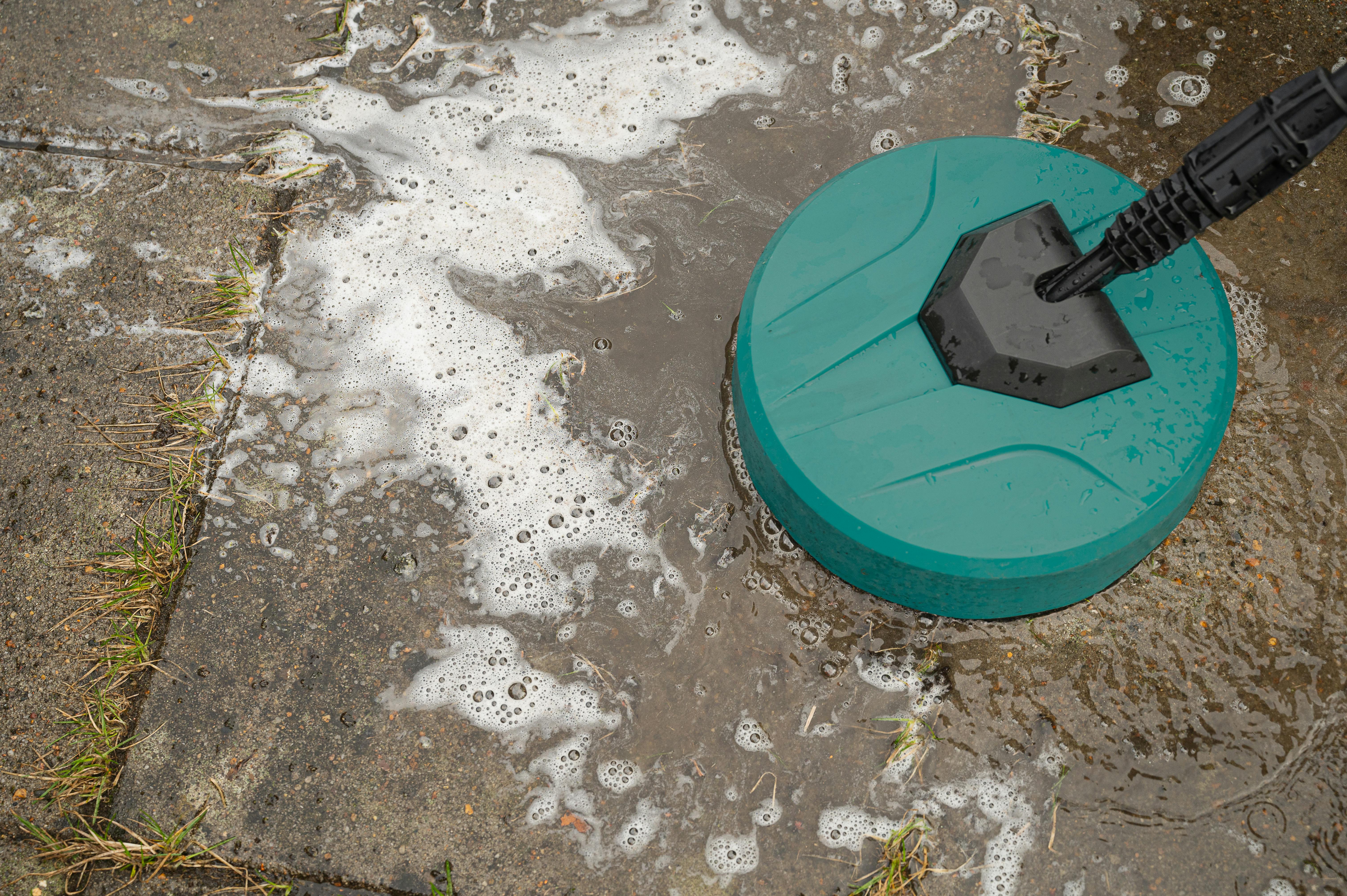 Højtryksrens af terrasse