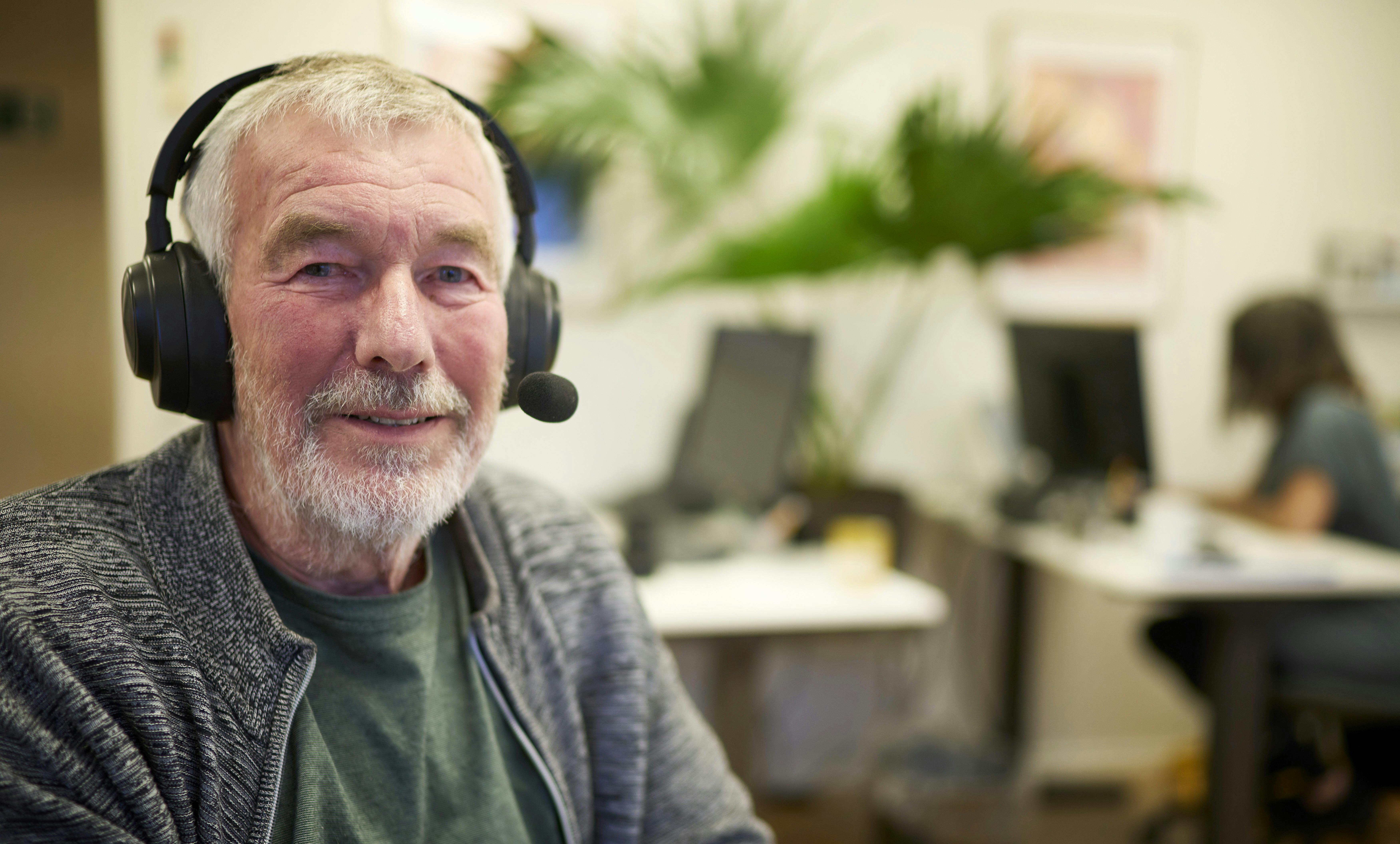 Bent Sundgaard er selv pårørende til en person, som lever med en psykisk lidelse. Nu hjælper han andre i samme situation som frivillig rådgiver hos SINDs Landsdækkende telefonrådgivning.